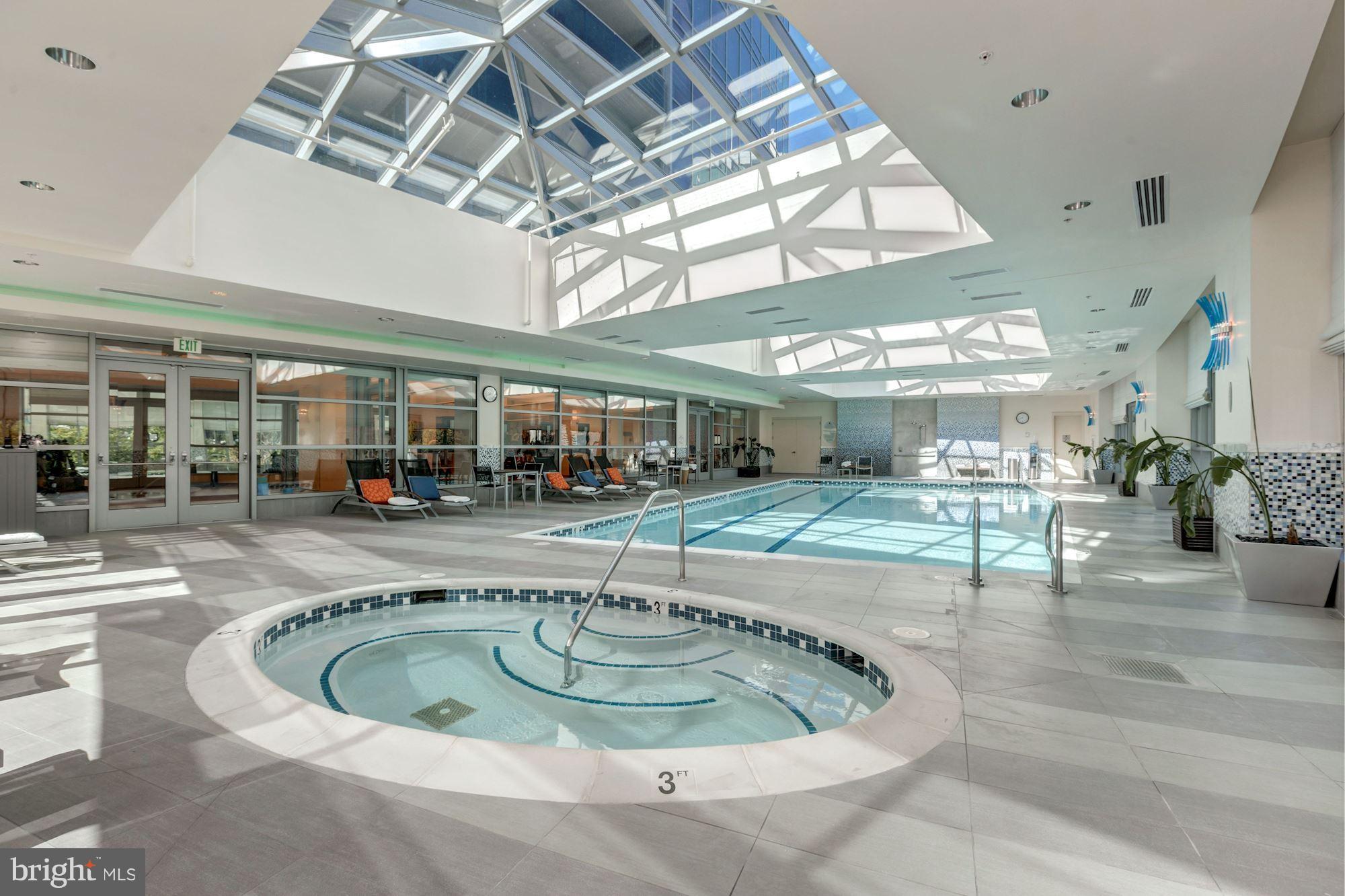 TURNBERRY TOWER - Residential