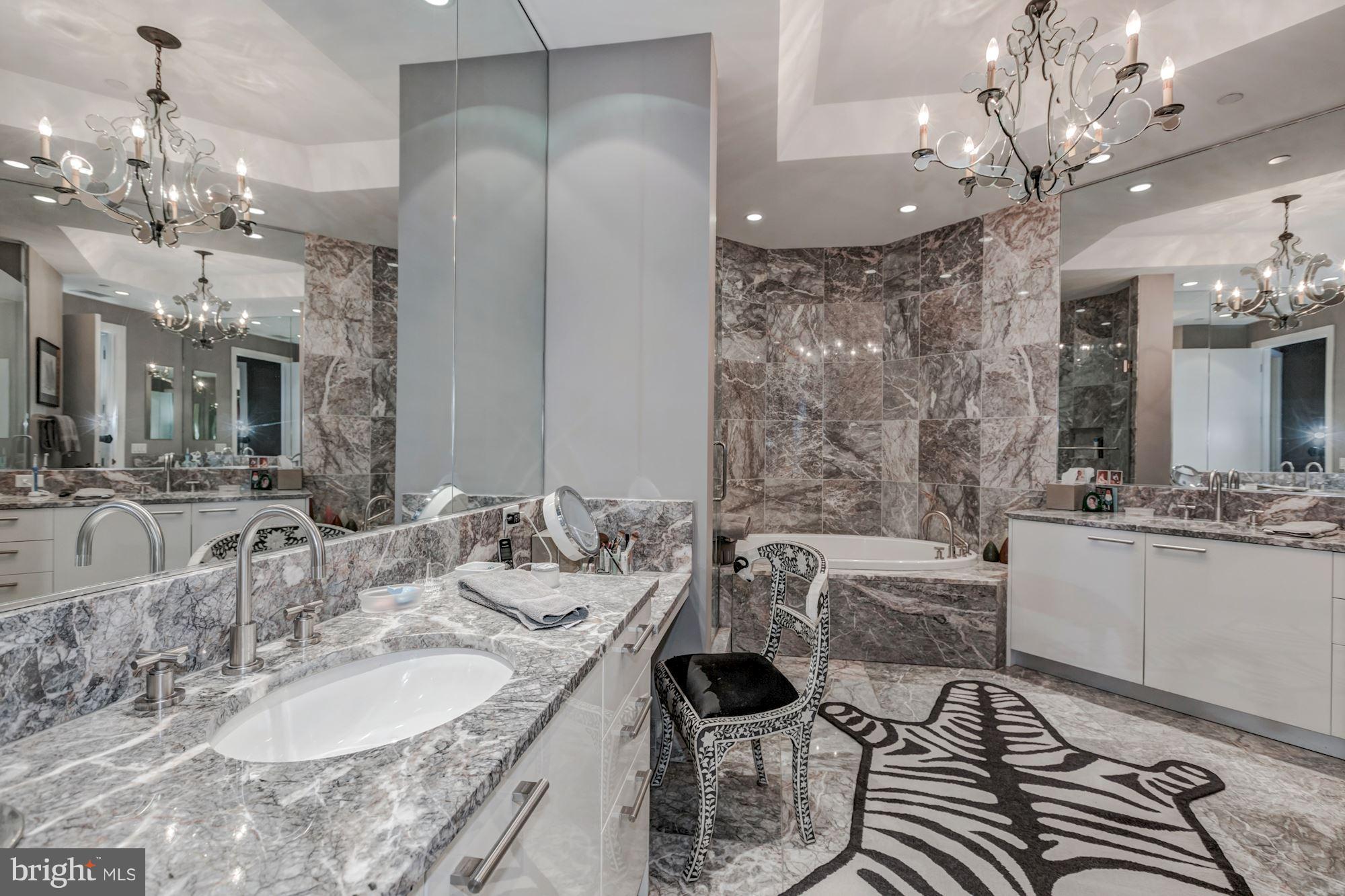 TURNBERRY TOWER - Residential