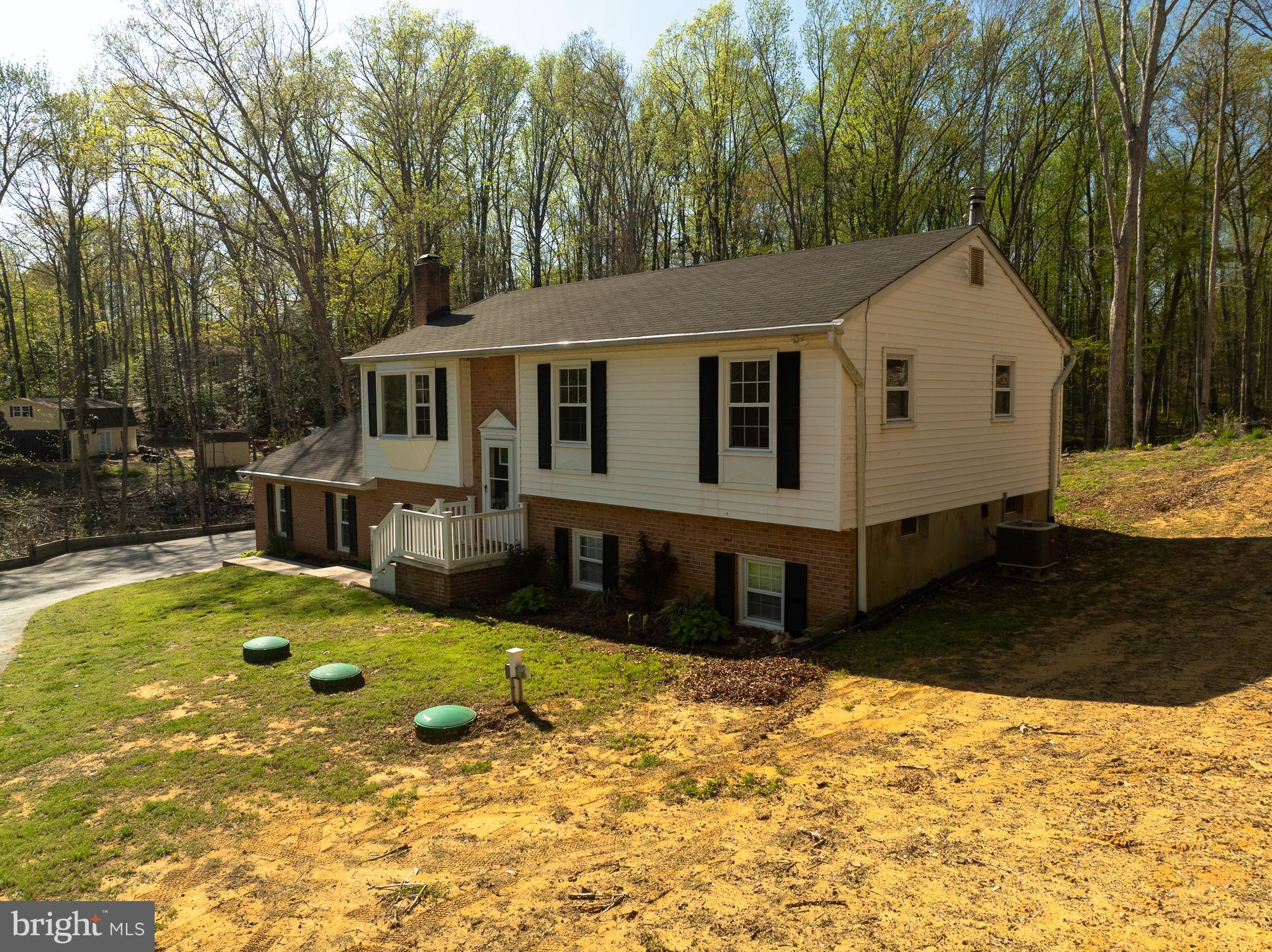 COUNTRY LAKES - Residential