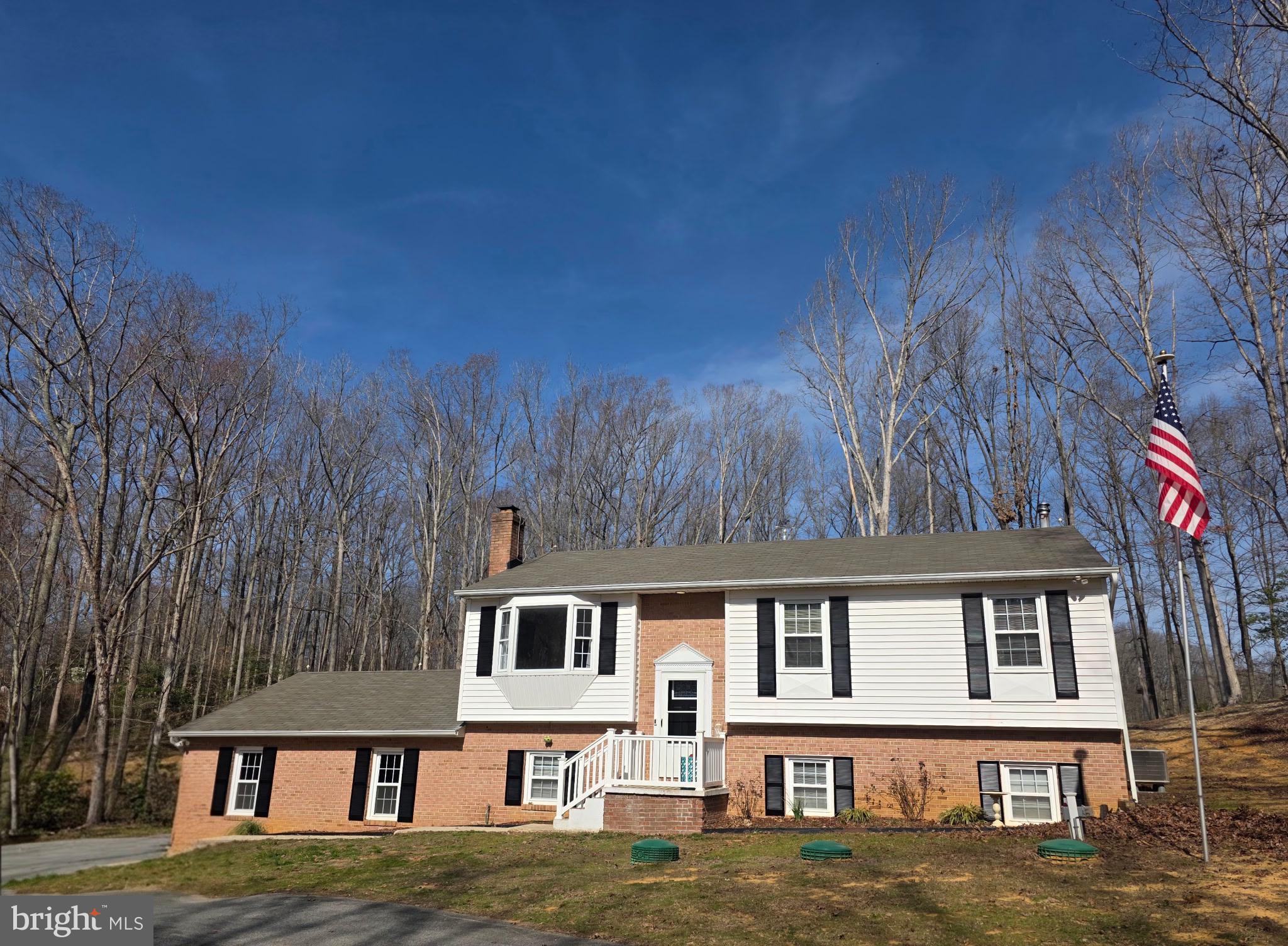 COUNTRY LAKES - Residential