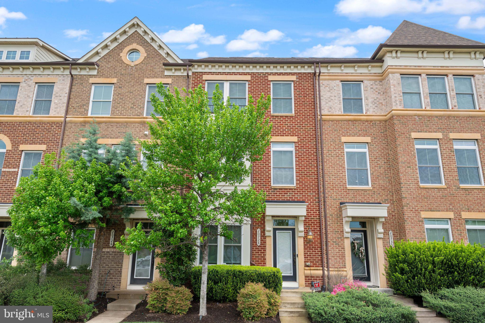 ***Living in One Loudoun you'll enjoy restaurants, specialty shops and entertainment including a multi- screen movie theater and an amphitheater. Spend your free time relaxing at the community Central Park or Recreation Center featuring a pool, courts, fitness and miles of paved pathways. Other community amenities include an Elementary School, Trader Joe's, Uncle Julio's, Bar Louie and more, all within walking distance to the One Loudoun town center!!***