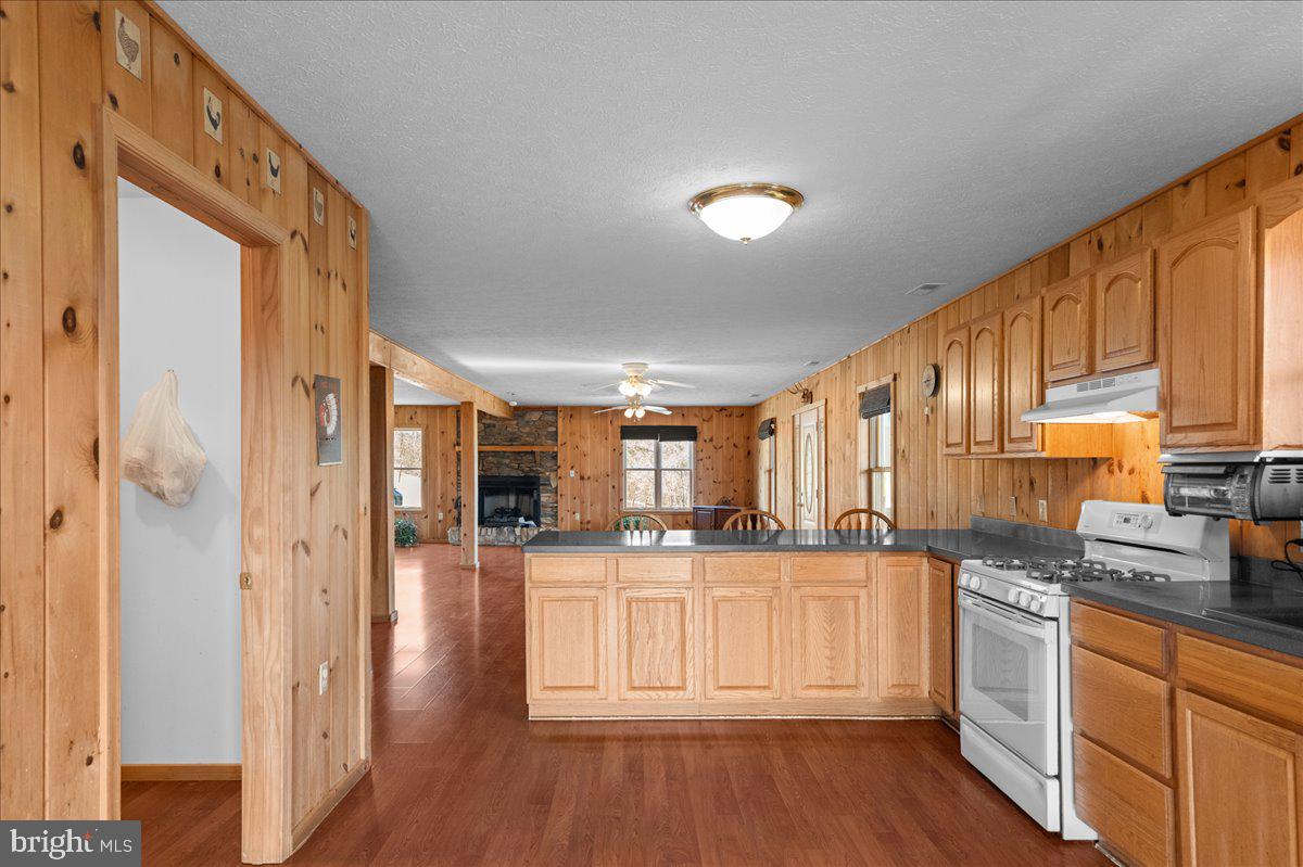 HICKORY WOOD - Residential