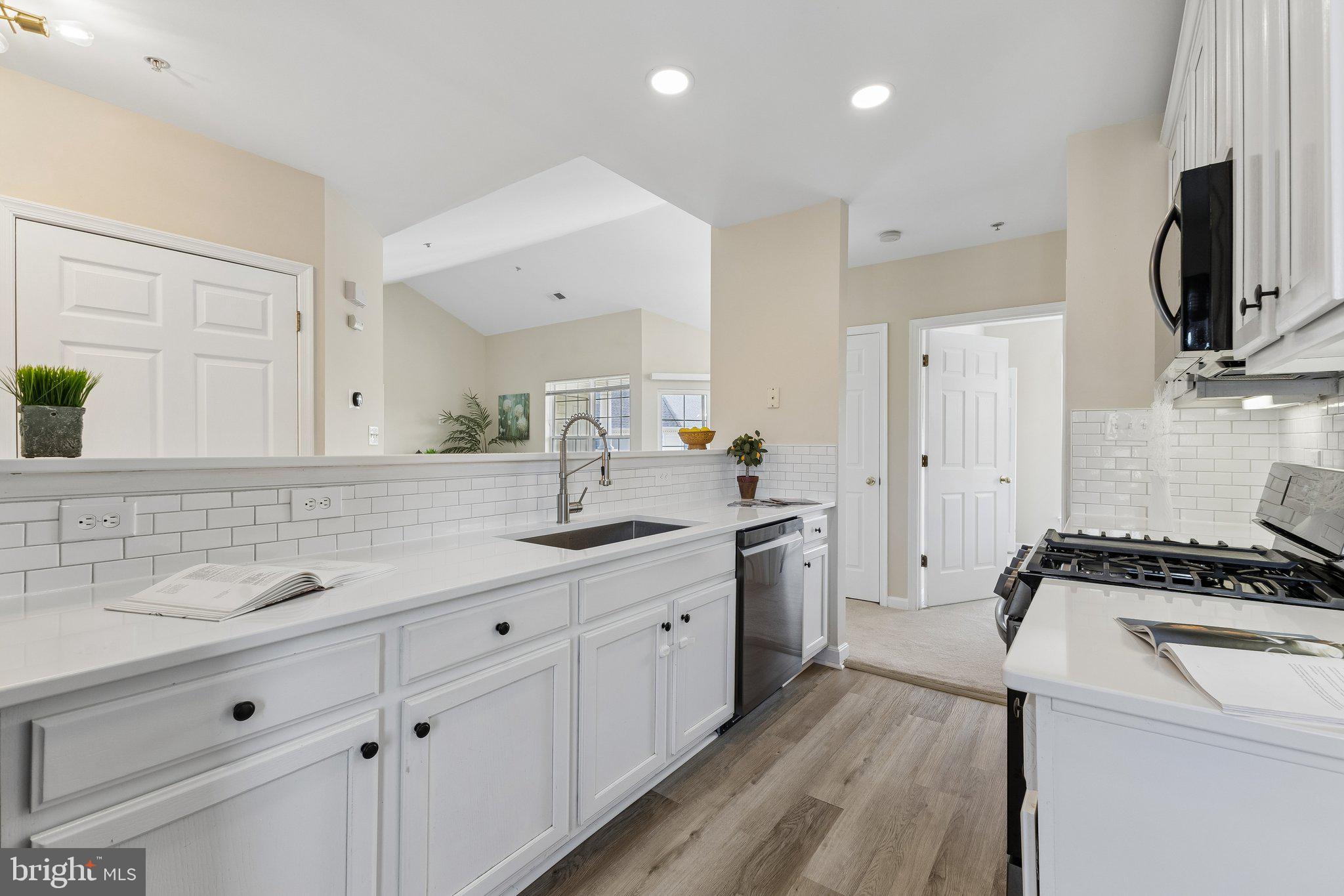 LAKESIDE AT SOUTH RIDING - Residential