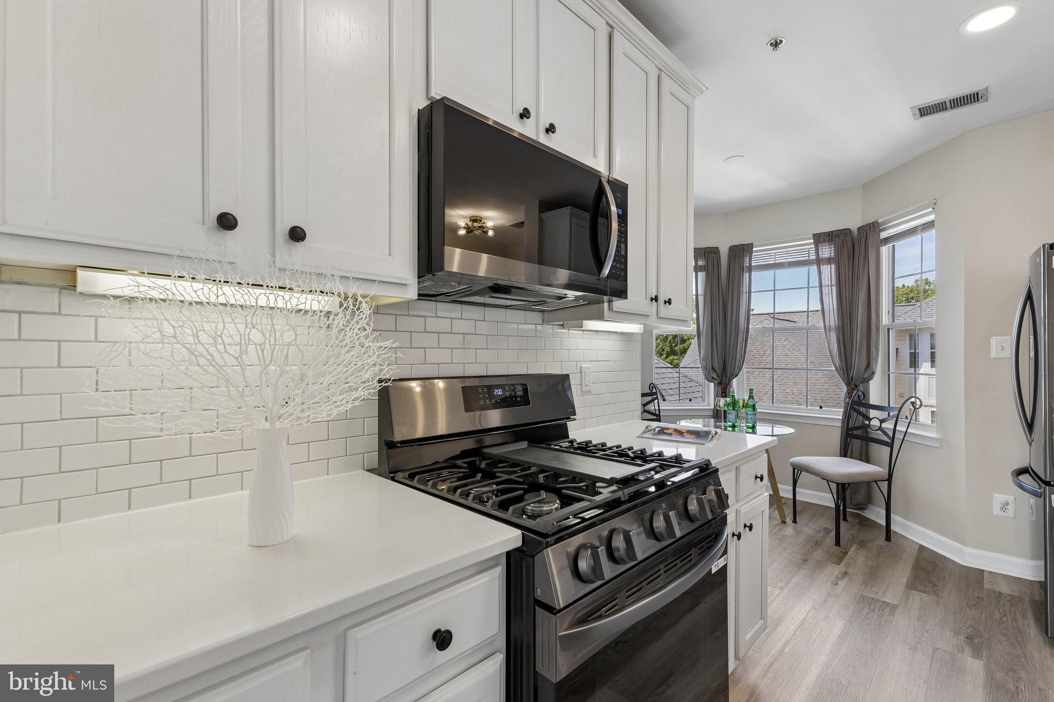 LAKESIDE AT SOUTH RIDING - Residential