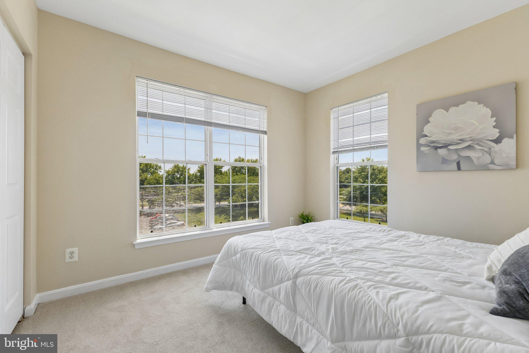 LAKESIDE AT SOUTH RIDING - Residential