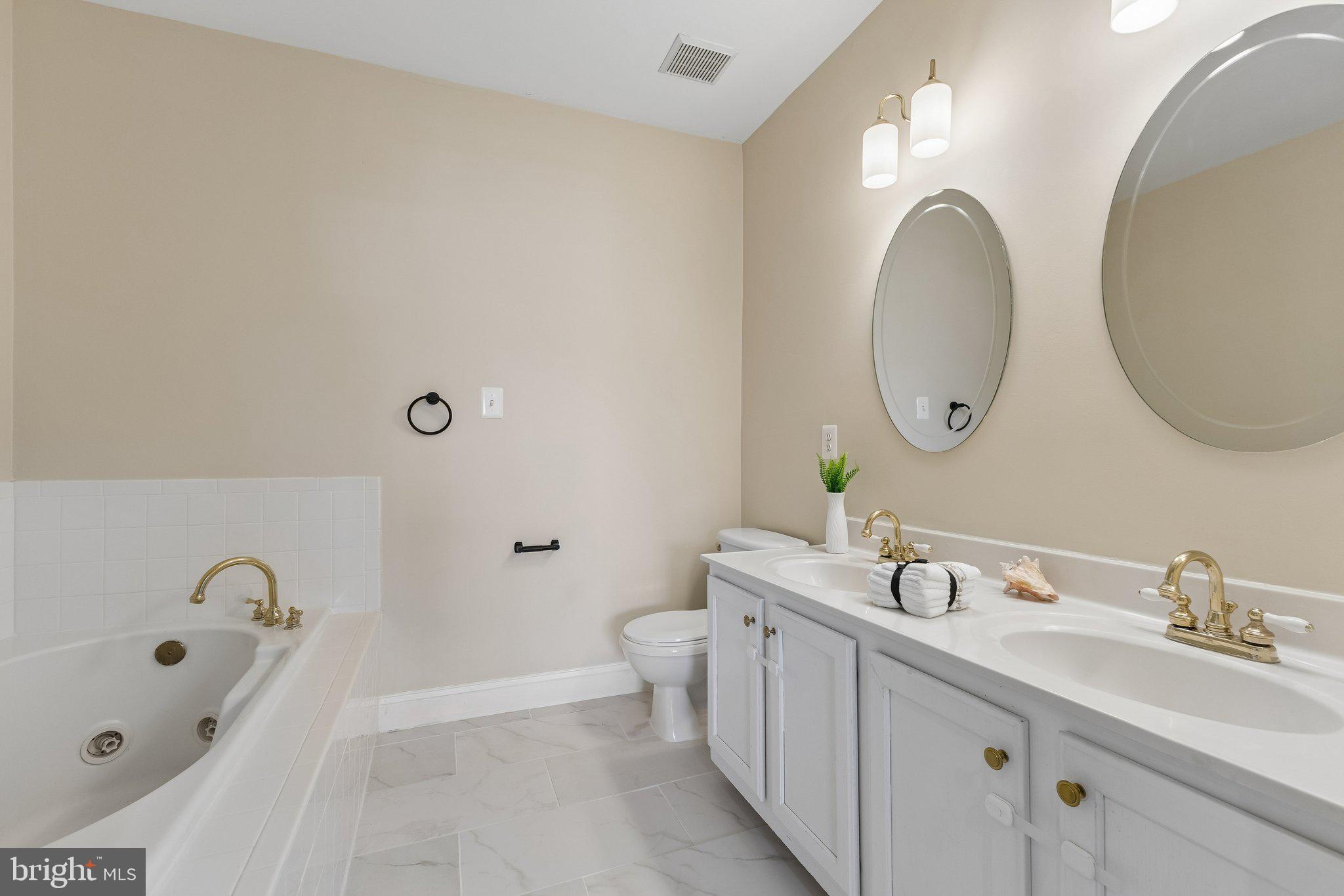 LAKESIDE AT SOUTH RIDING - Residential