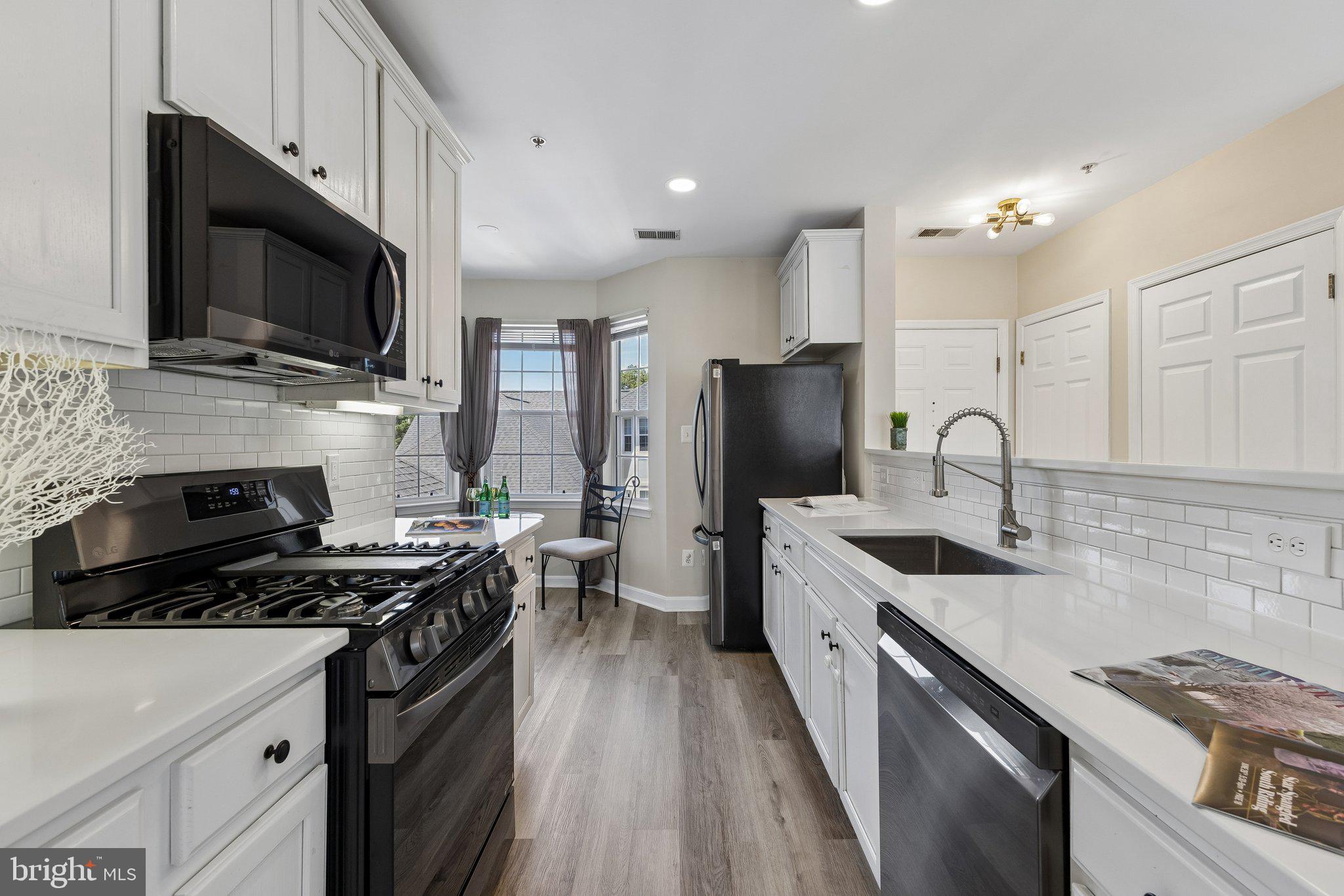 LAKESIDE AT SOUTH RIDING - Residential