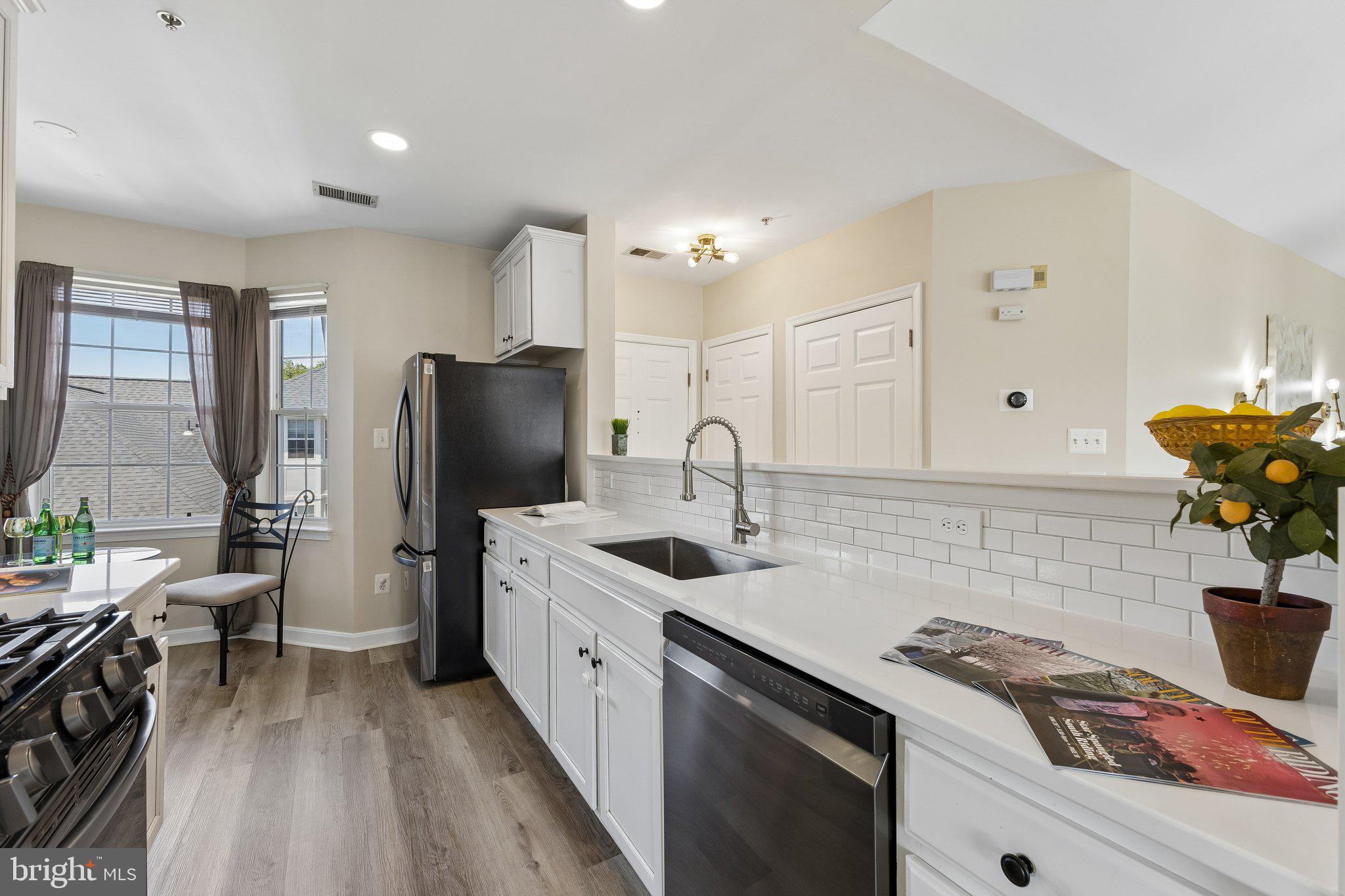 LAKESIDE AT SOUTH RIDING - Residential