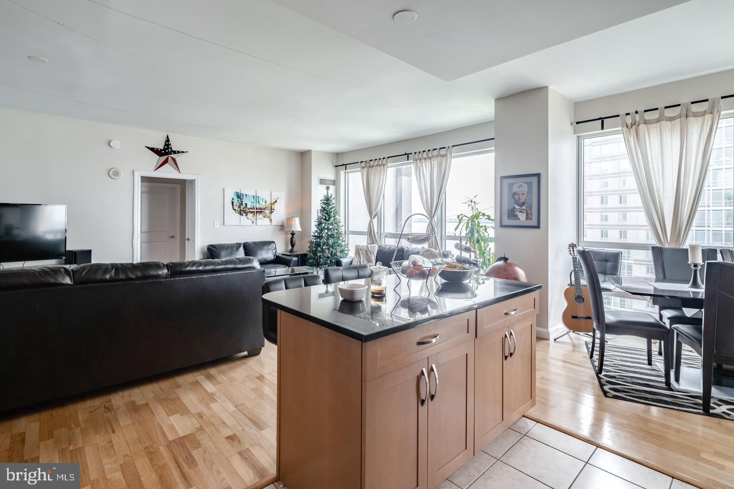WATERFRONT SQUARE - Residential Lease