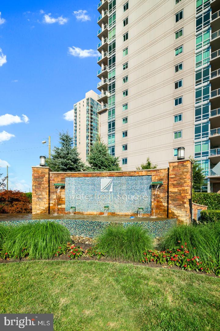 WATERFRONT SQUARE - Residential Lease