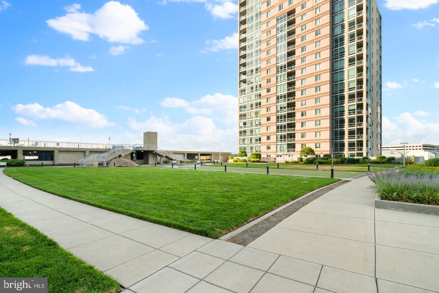 WATERFRONT SQUARE - Residential Lease