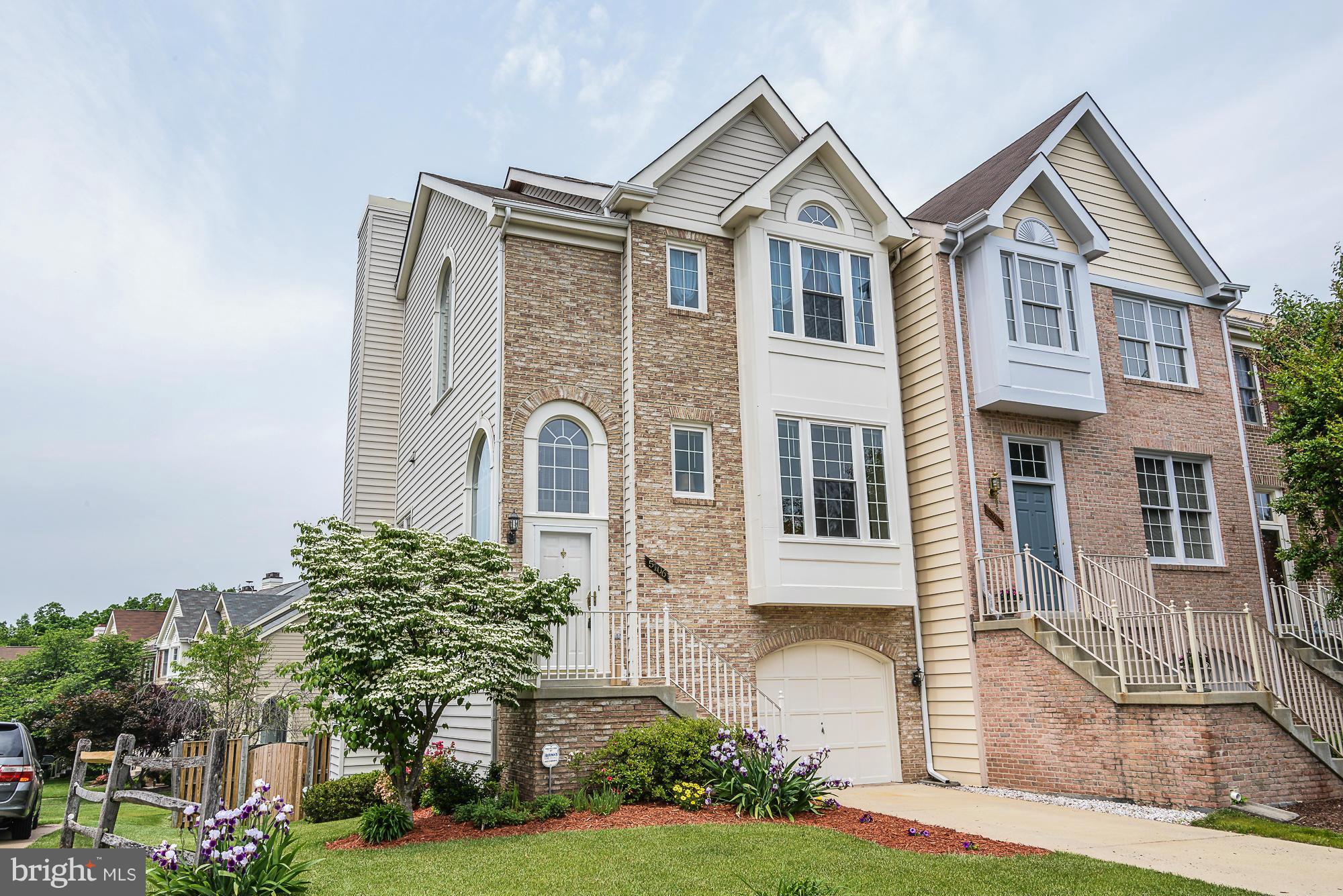 Come home to this updated and beautifully maintained End Unit in the Heart of Centreville! 3 Lvls, 3 Bdrm, 2 Full & 2 Half BA. 1 Car garage parking on pad.Lower lvl Rec Room/walkout patio and fully fenced yard. LR/DR, Large Kit w/Breakfast nook/den, large balcony which backs to open area. Close to Rt 28, Toll Road, Airport and 66. This home has it all. Hurry this one won't last!