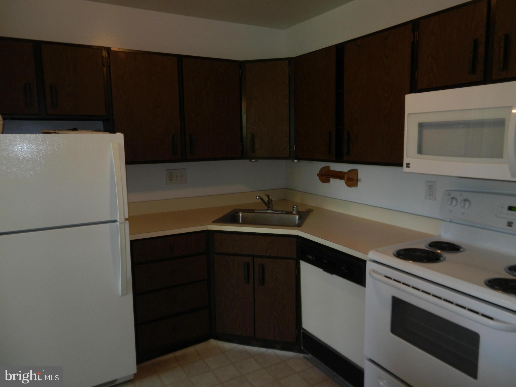 HICKORY HILLS CONDOMINIUMS - Residential Lease