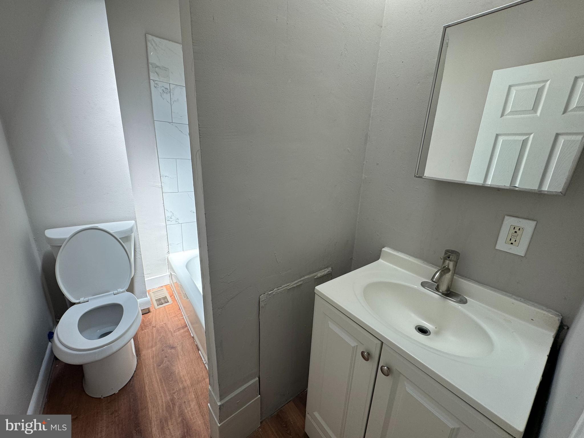 FRANKFORD - Residential Lease