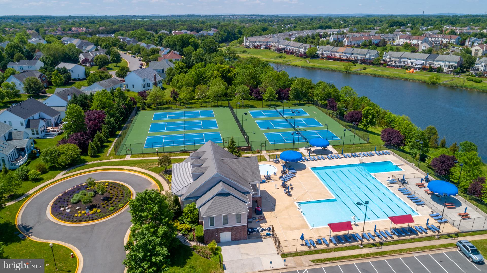 ASHBURN VILLAGE - Residential