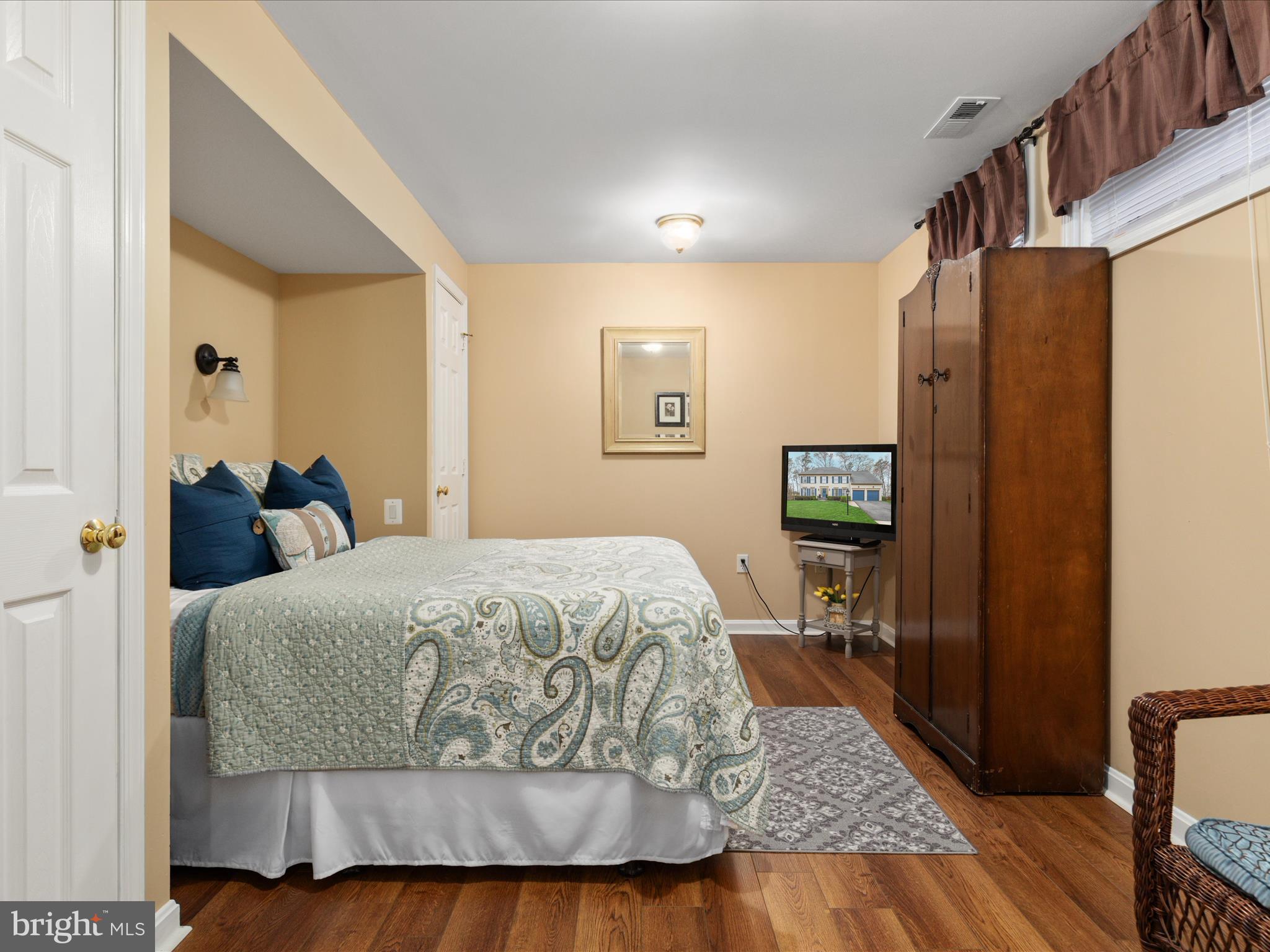 ASHBURN VILLAGE - Residential