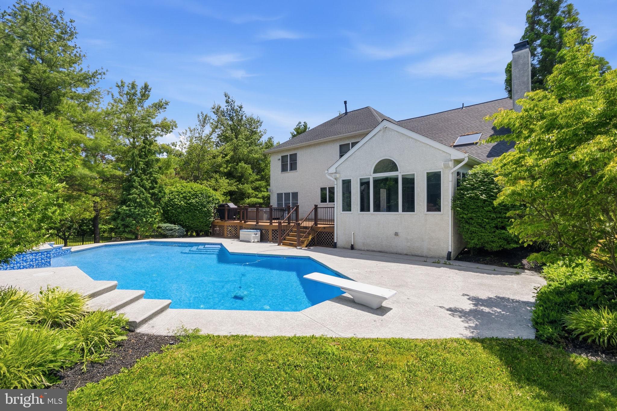 PROVIDENCE OAKS - Residential