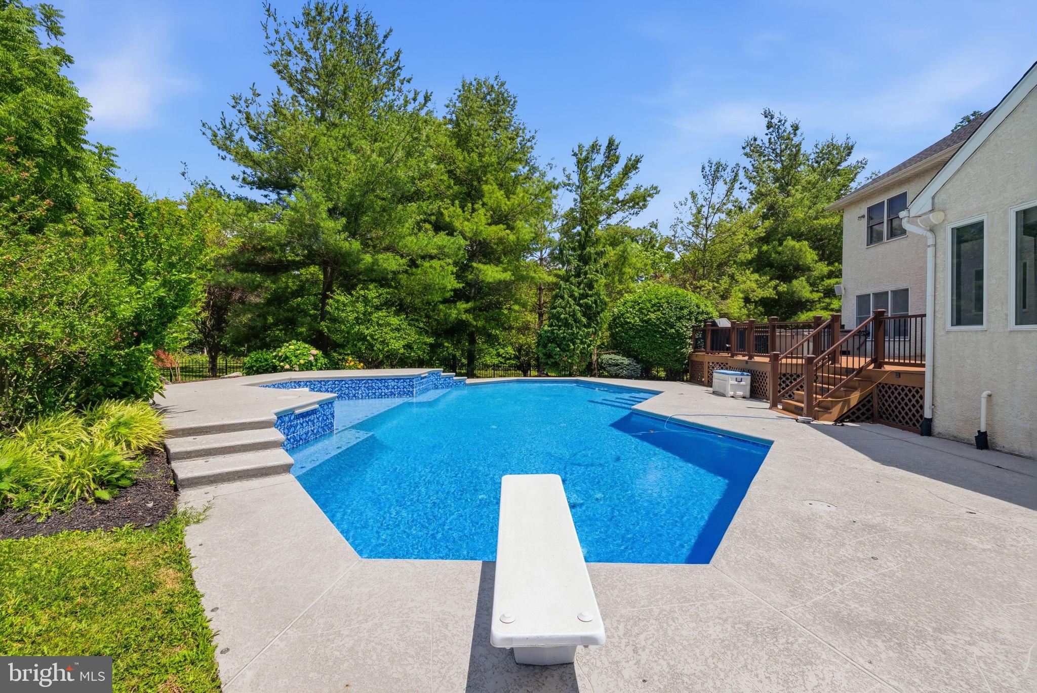PROVIDENCE OAKS - Residential