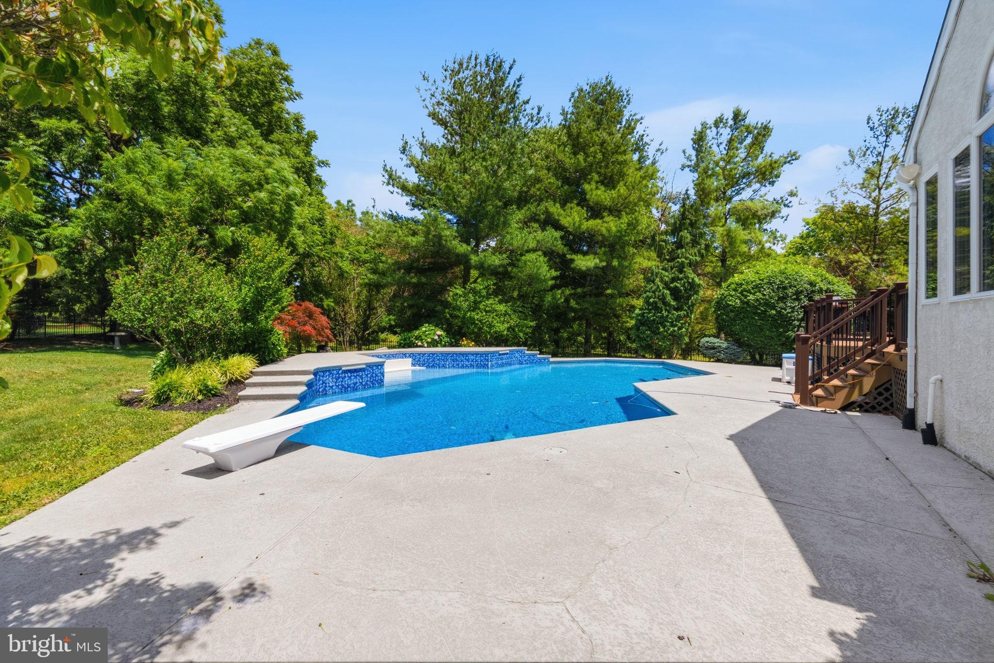 PROVIDENCE OAKS - Residential