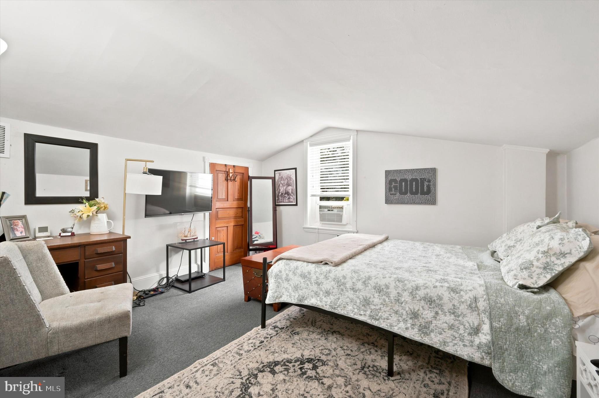ROXBOROUGH - Residential