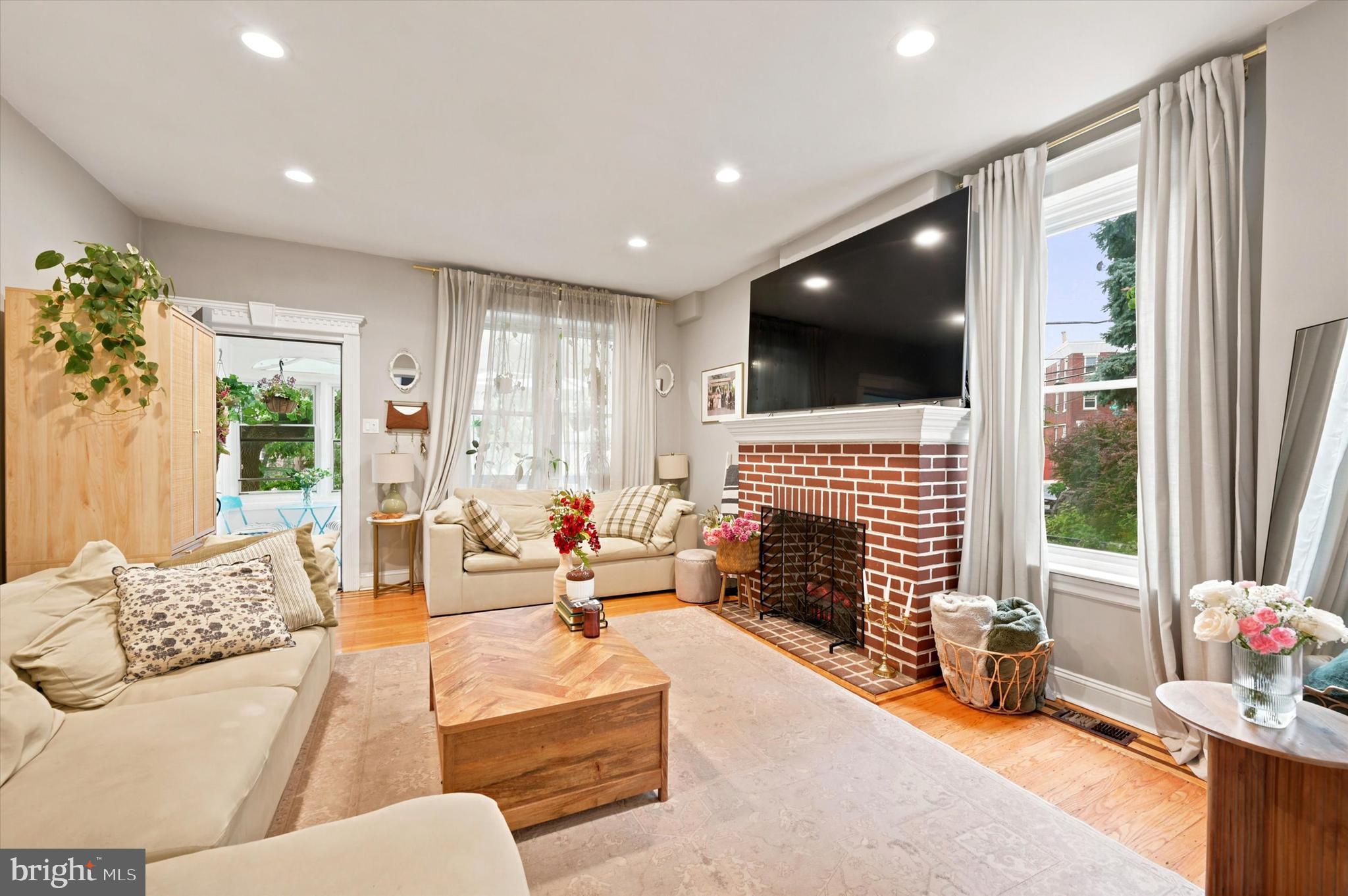 ROXBOROUGH - Residential