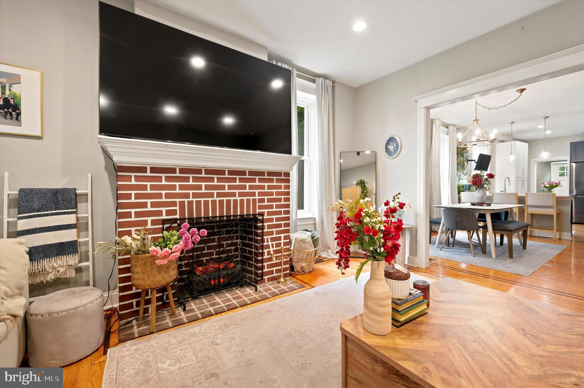 ROXBOROUGH - Residential
