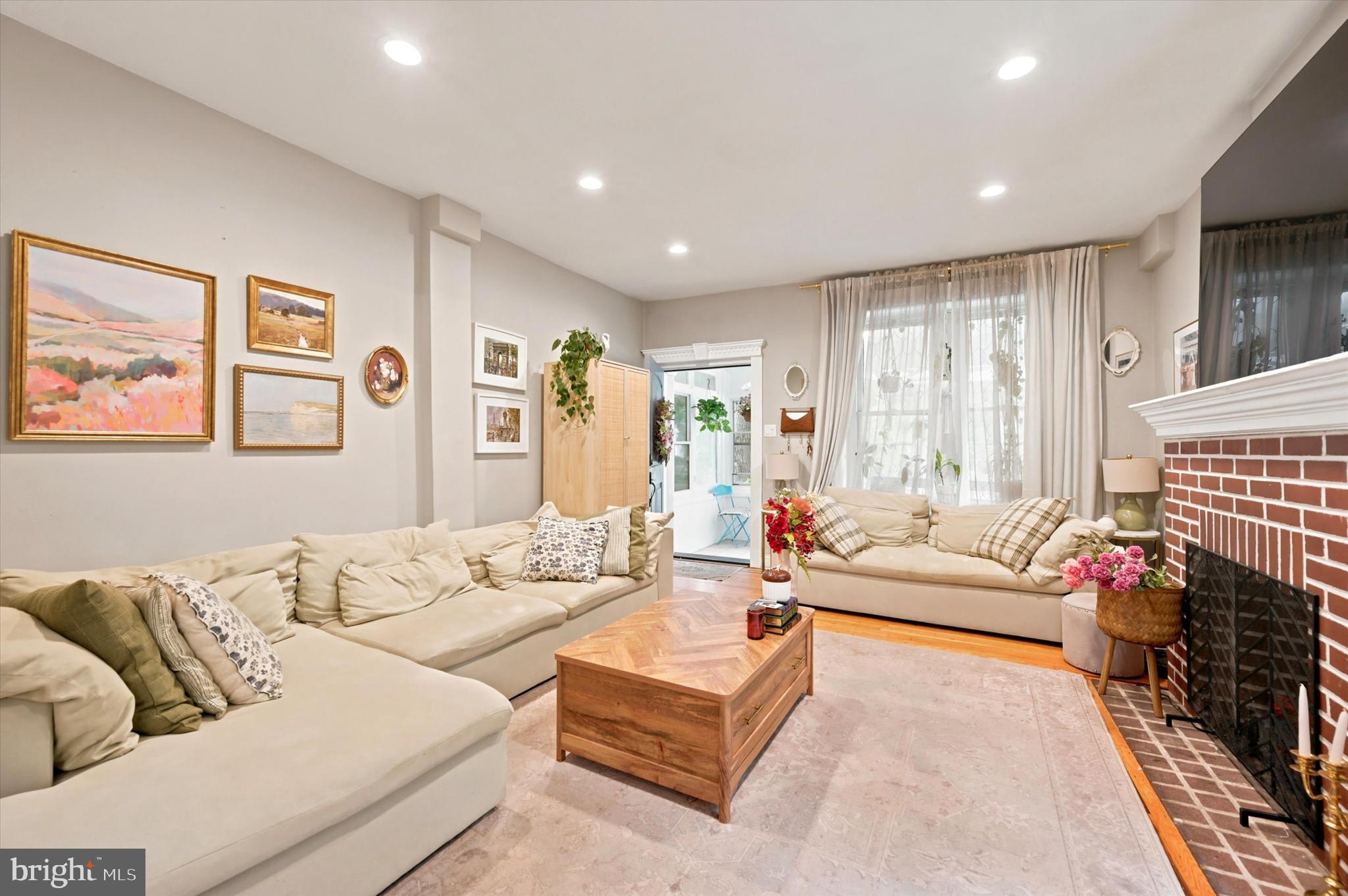 ROXBOROUGH - Residential