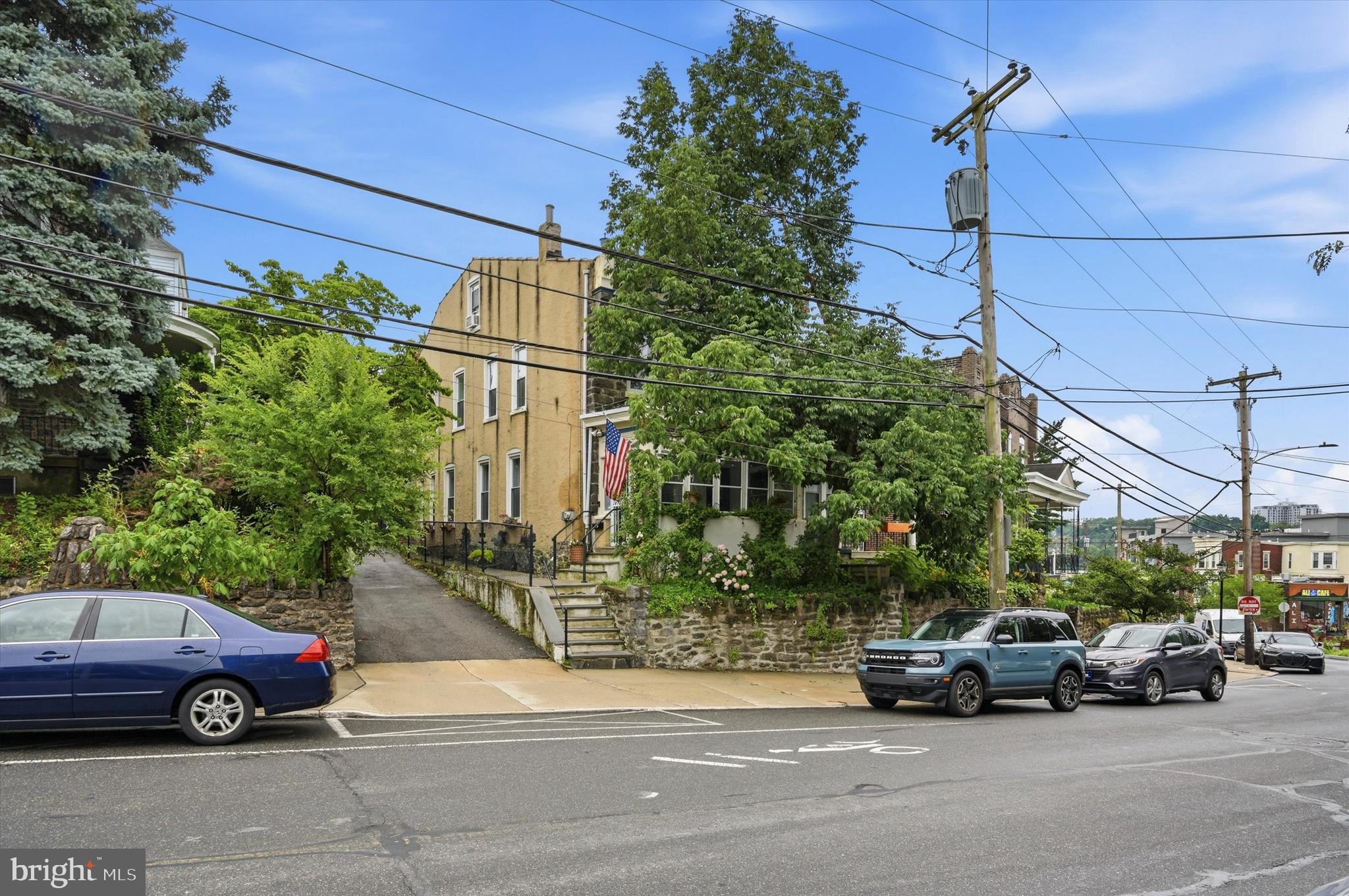 ROXBOROUGH - Residential