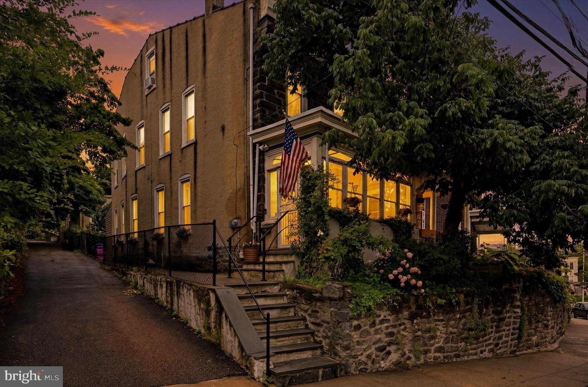 ROXBOROUGH - Residential