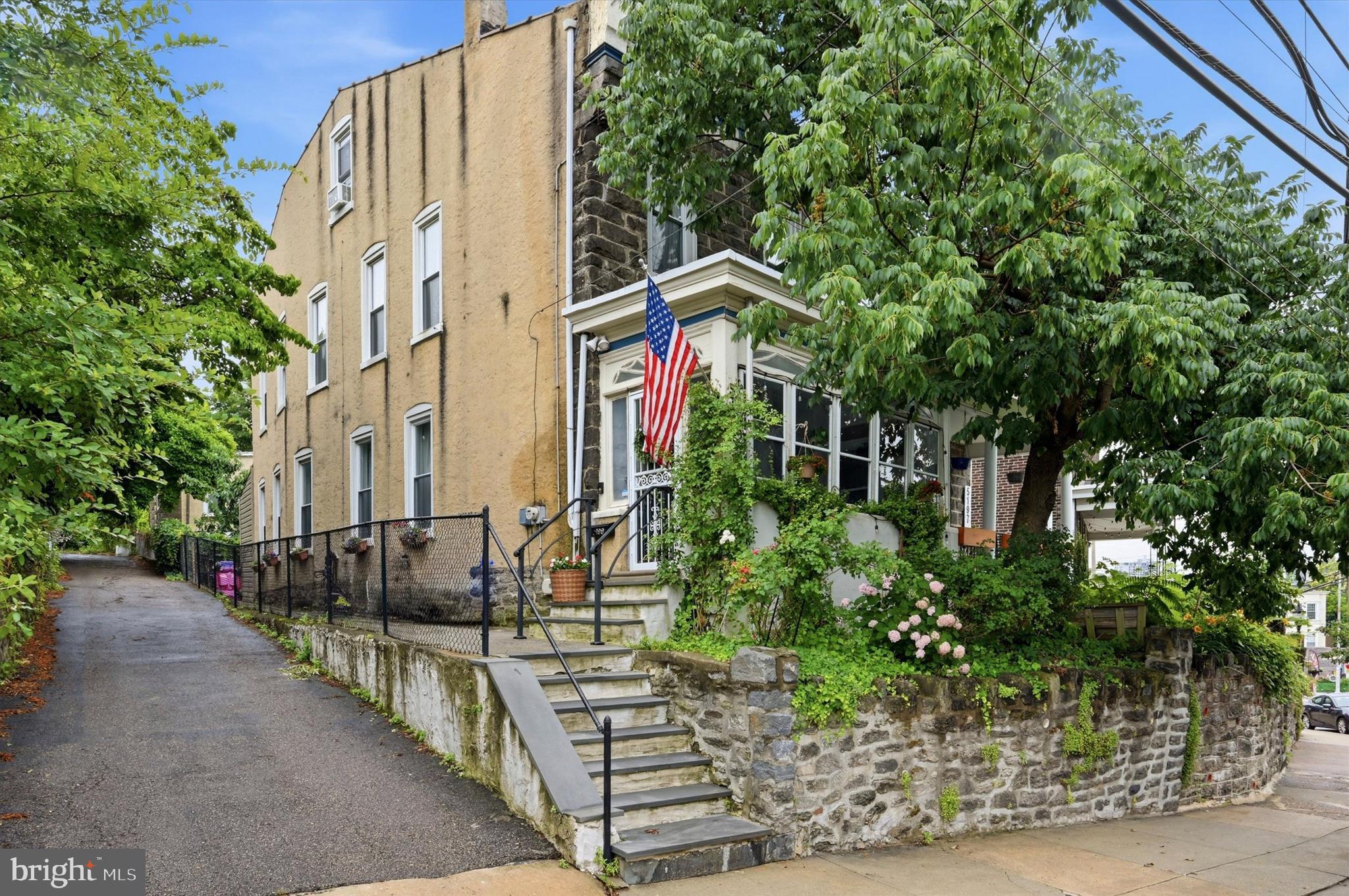 ROXBOROUGH - Residential