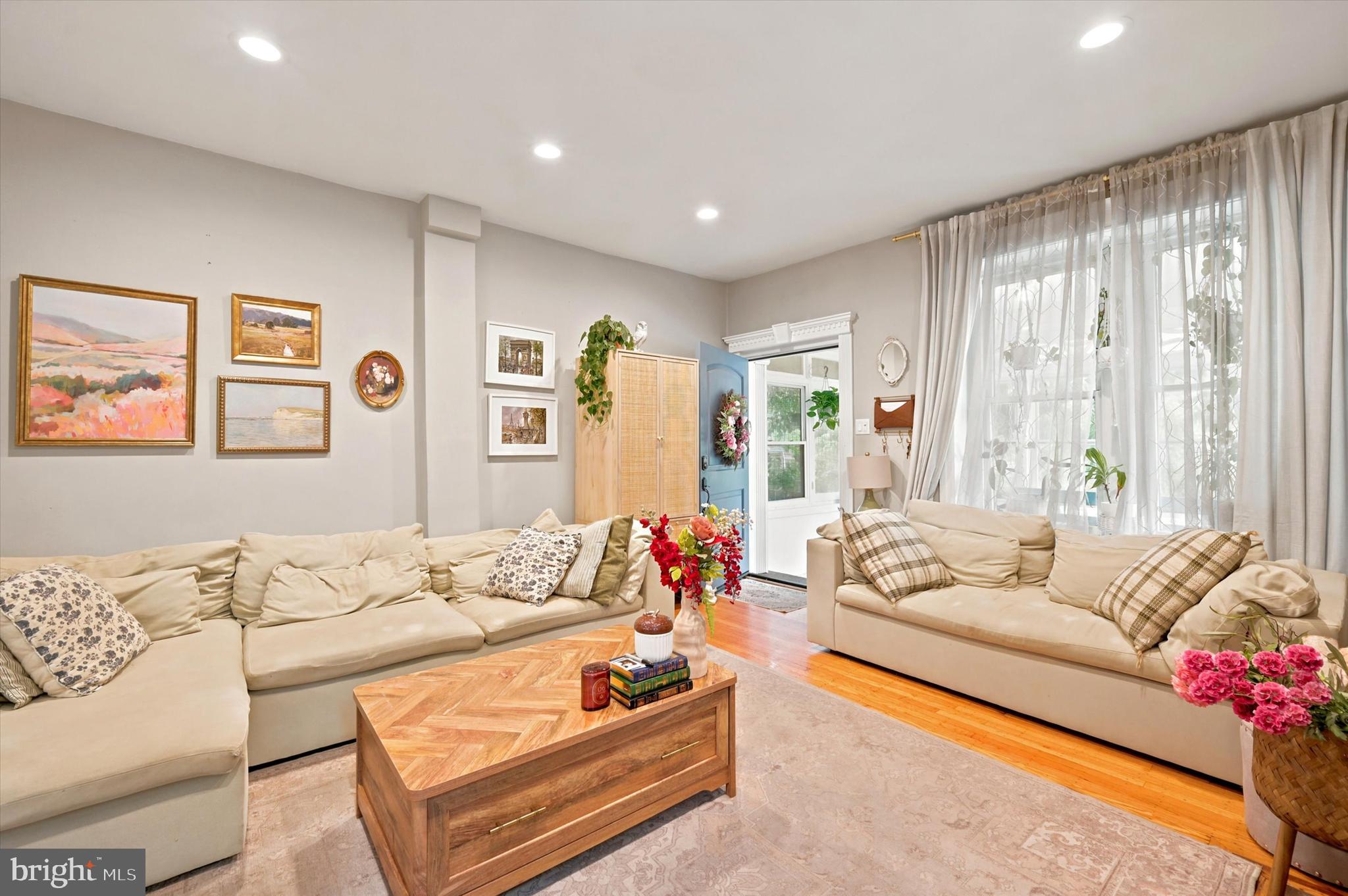 ROXBOROUGH - Residential