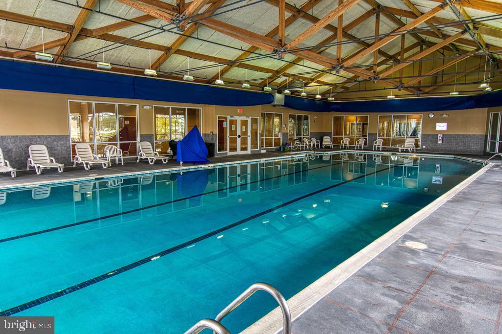 CAPTAIN'S COVE - Residential