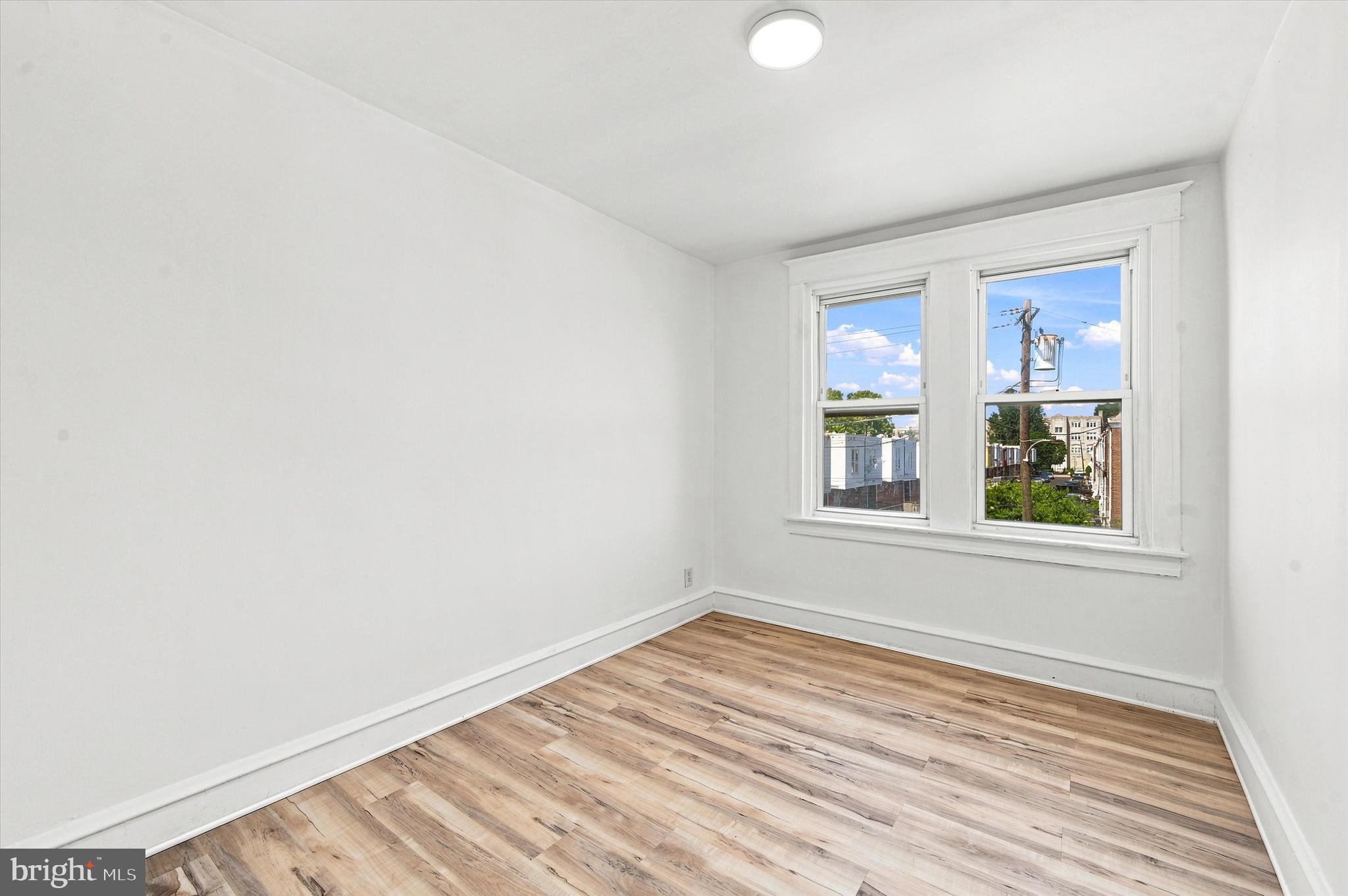 OXFORD CIRCLE - Residential