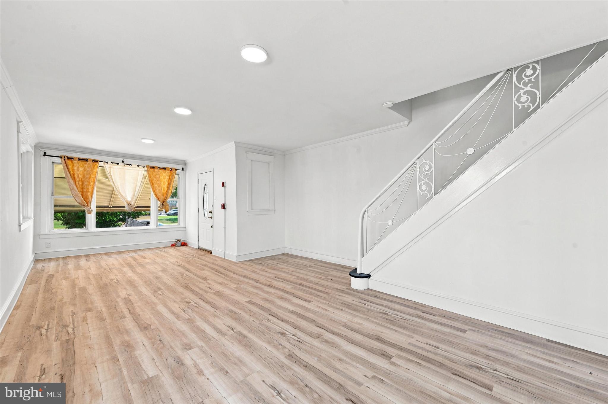 OXFORD CIRCLE - Residential
