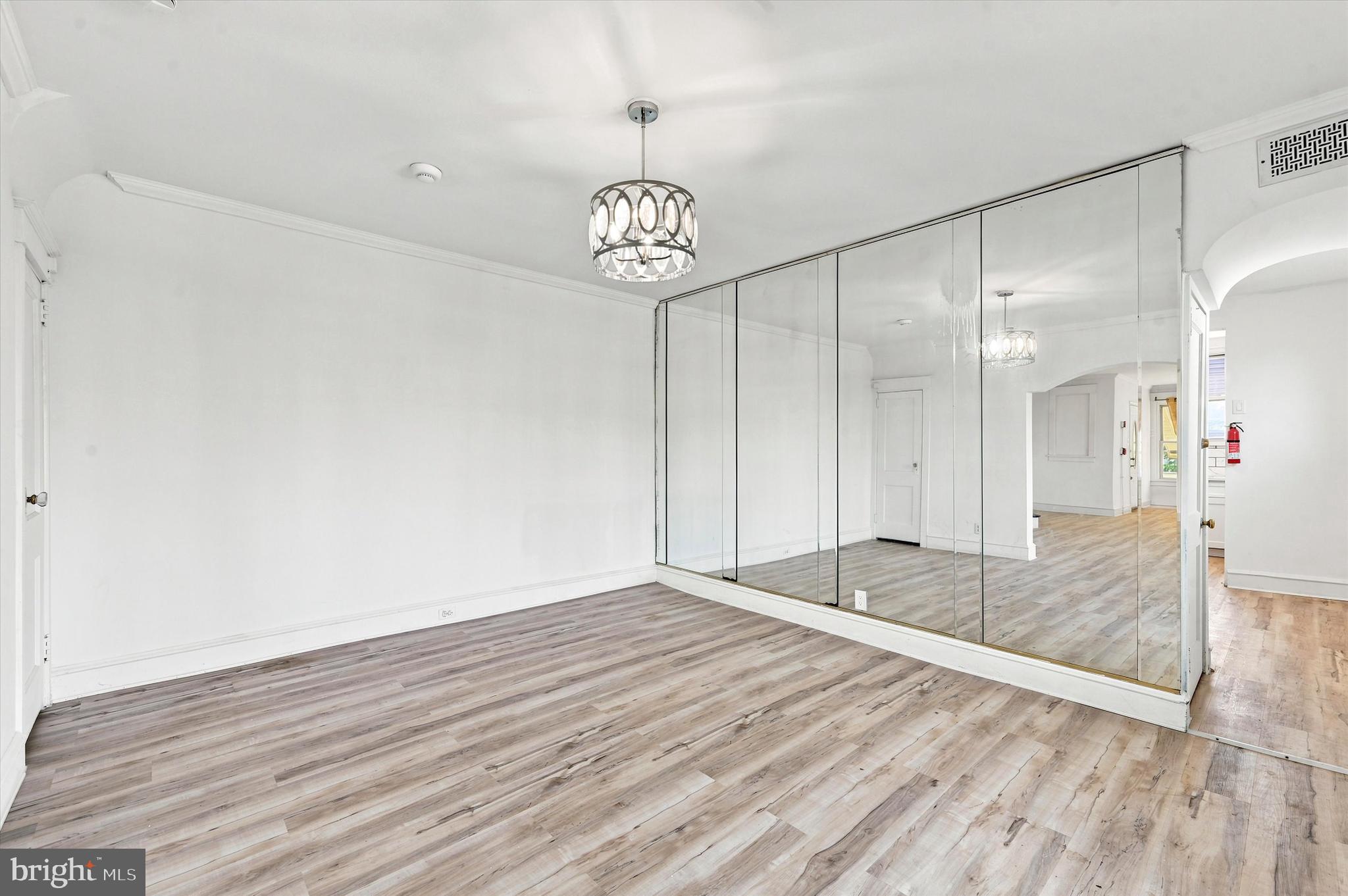 OXFORD CIRCLE - Residential