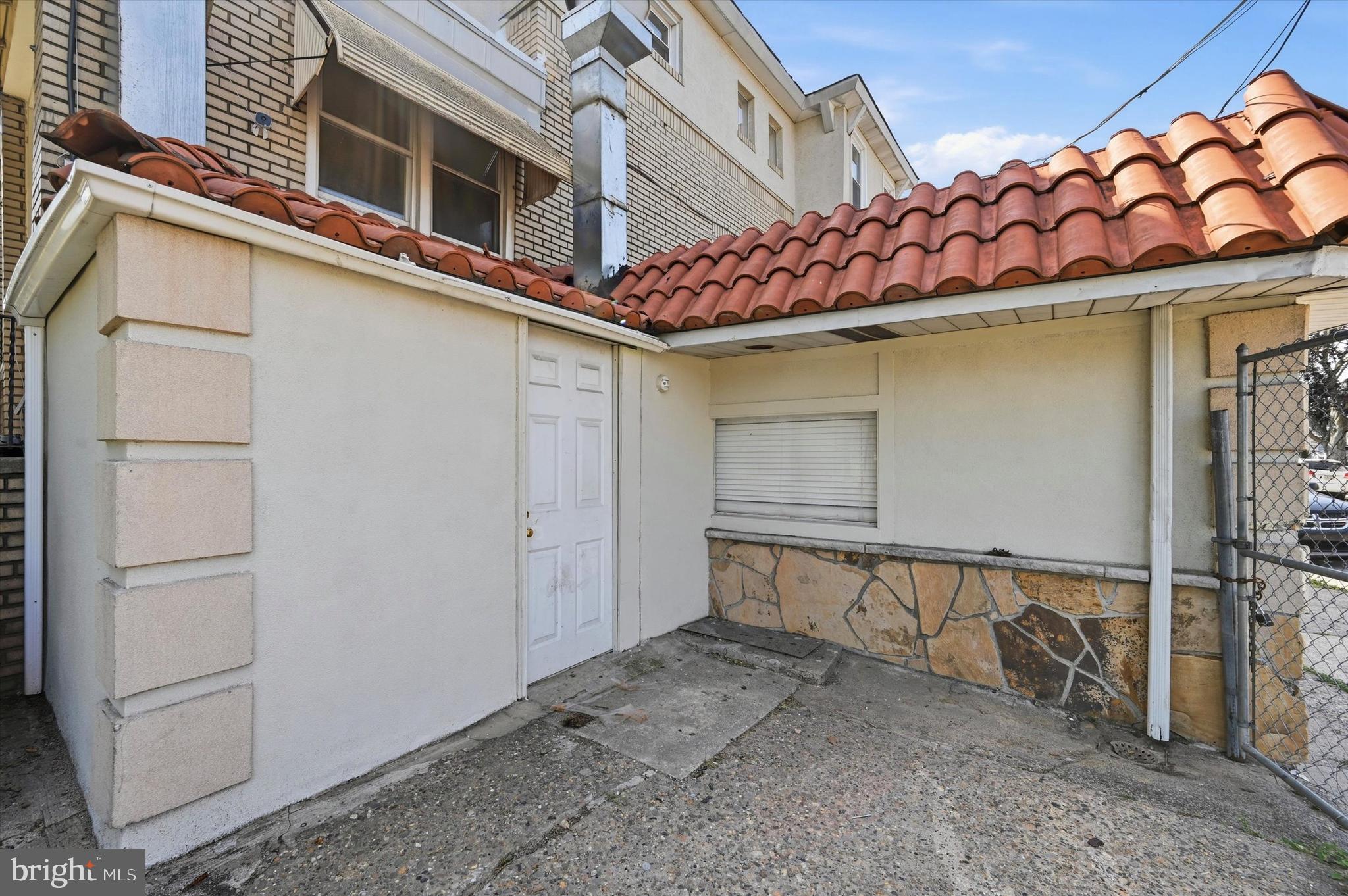 OXFORD CIRCLE - Residential