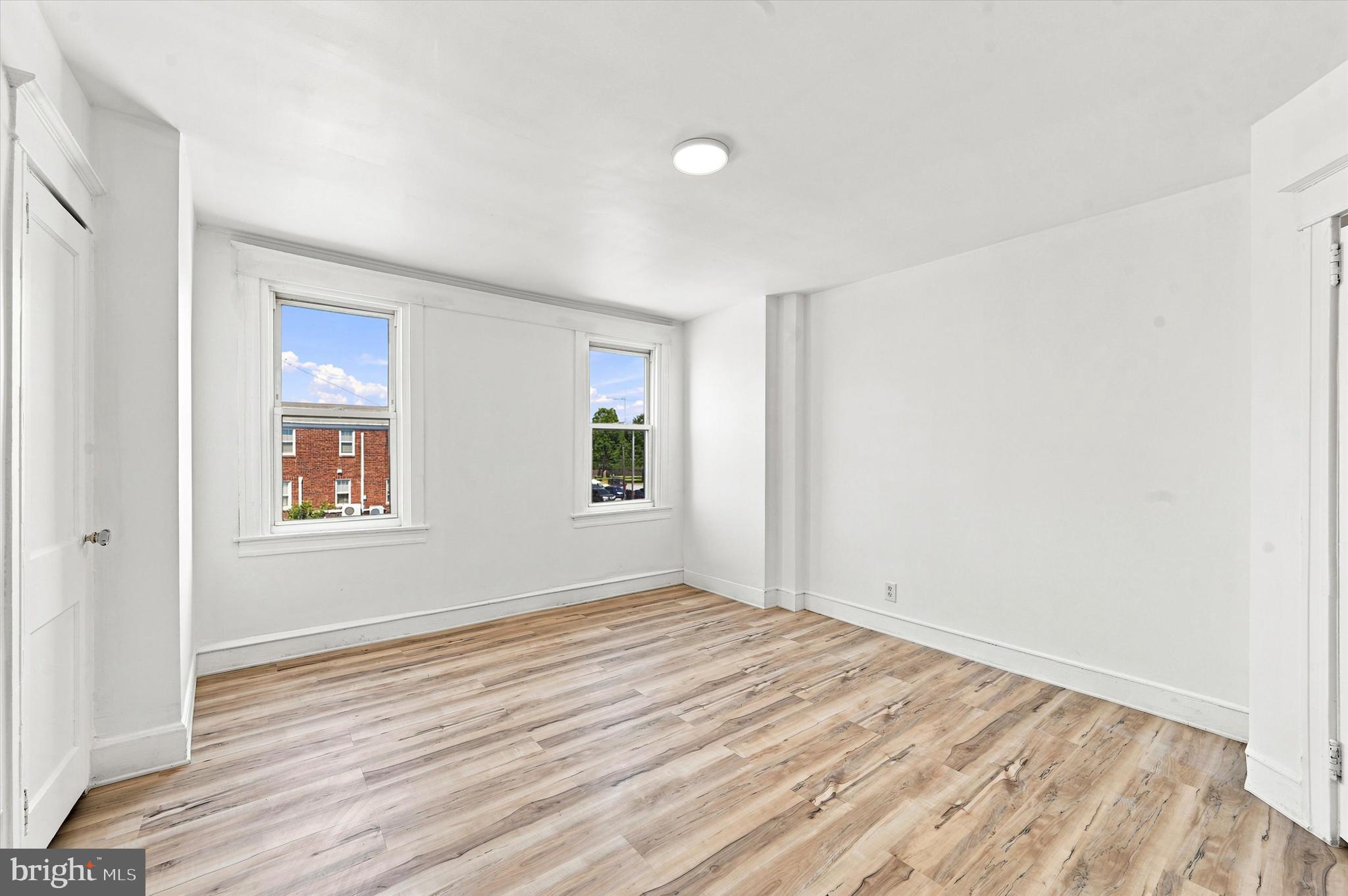 OXFORD CIRCLE - Residential