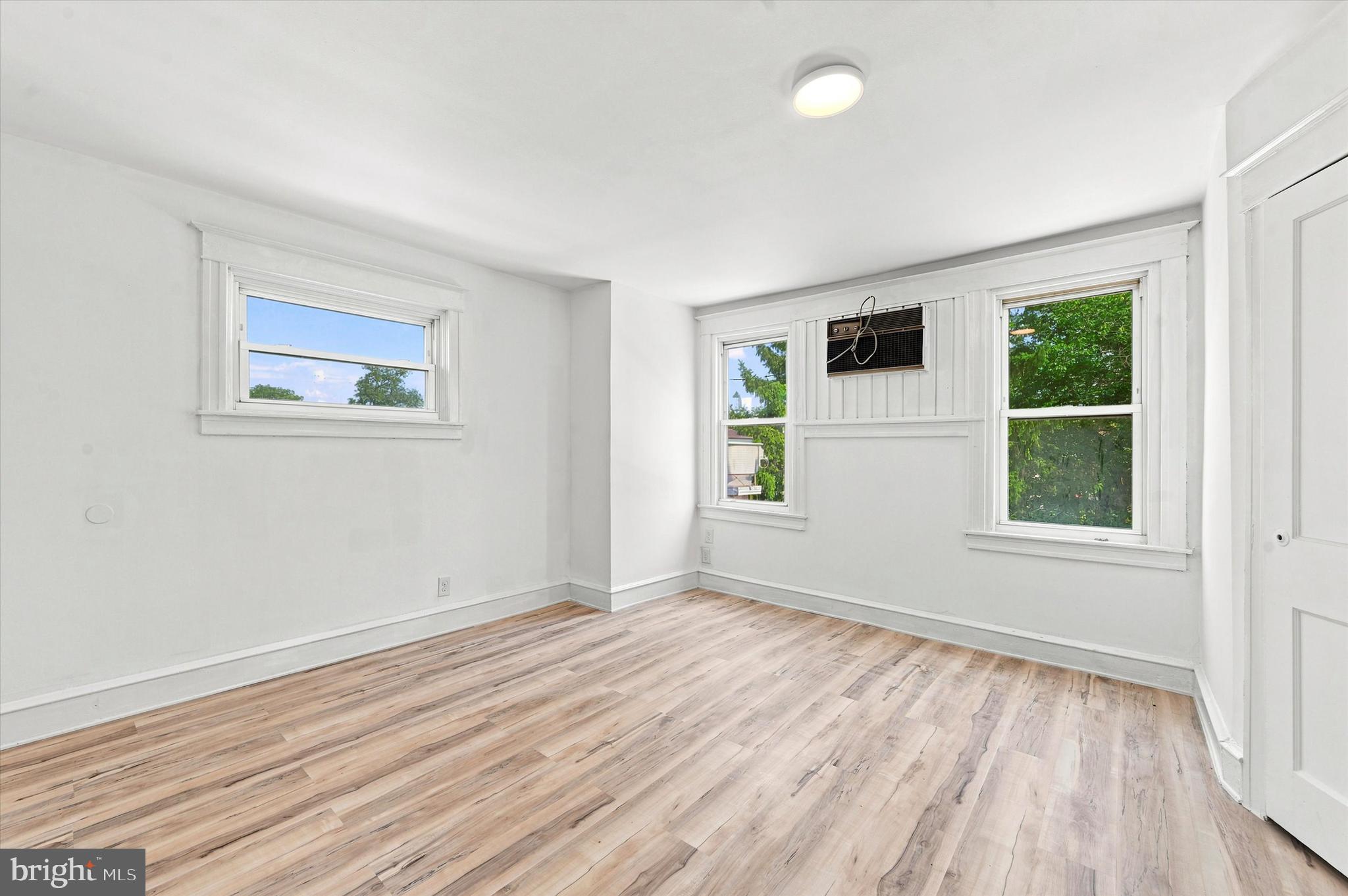 OXFORD CIRCLE - Residential