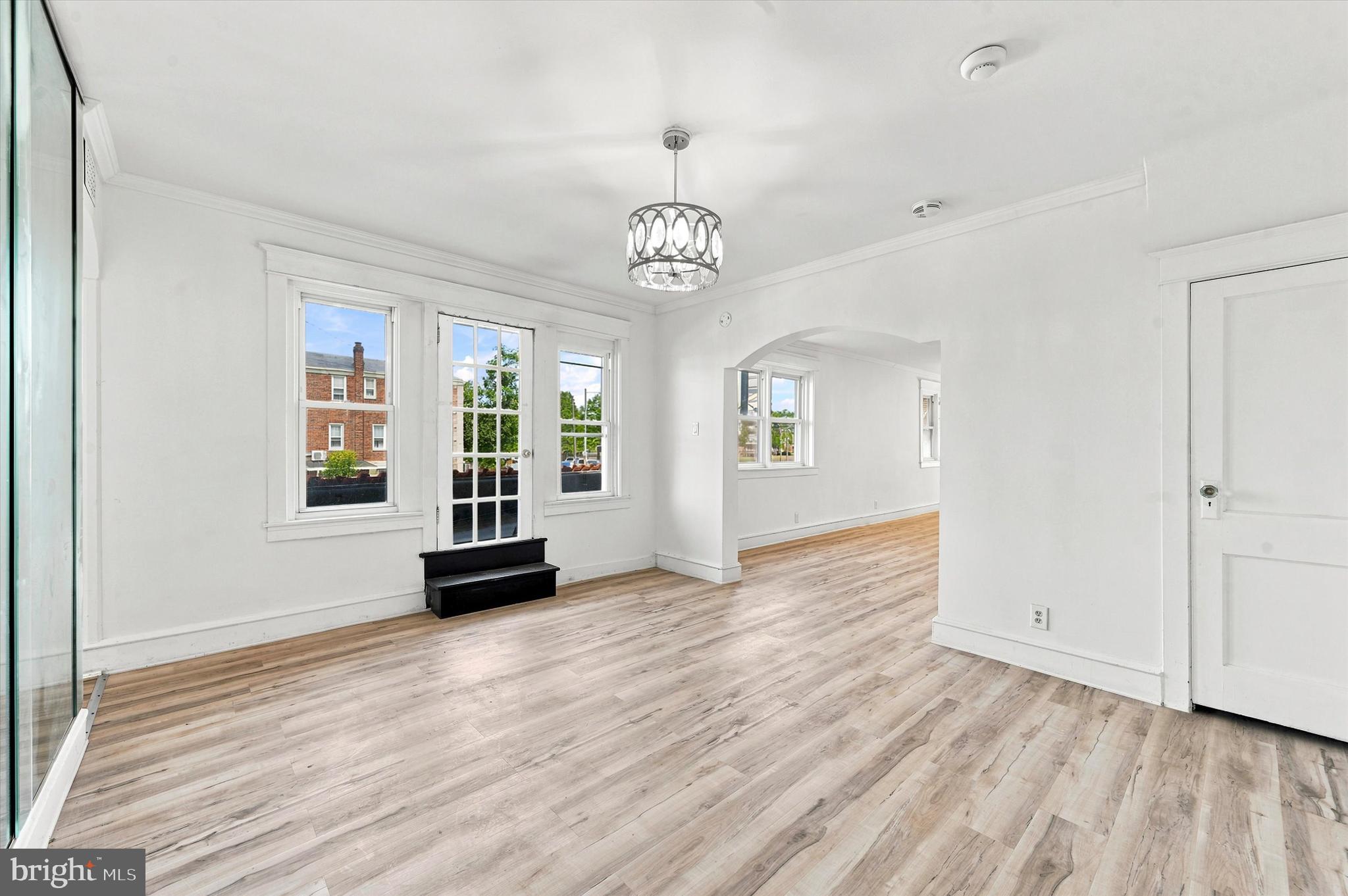OXFORD CIRCLE - Residential