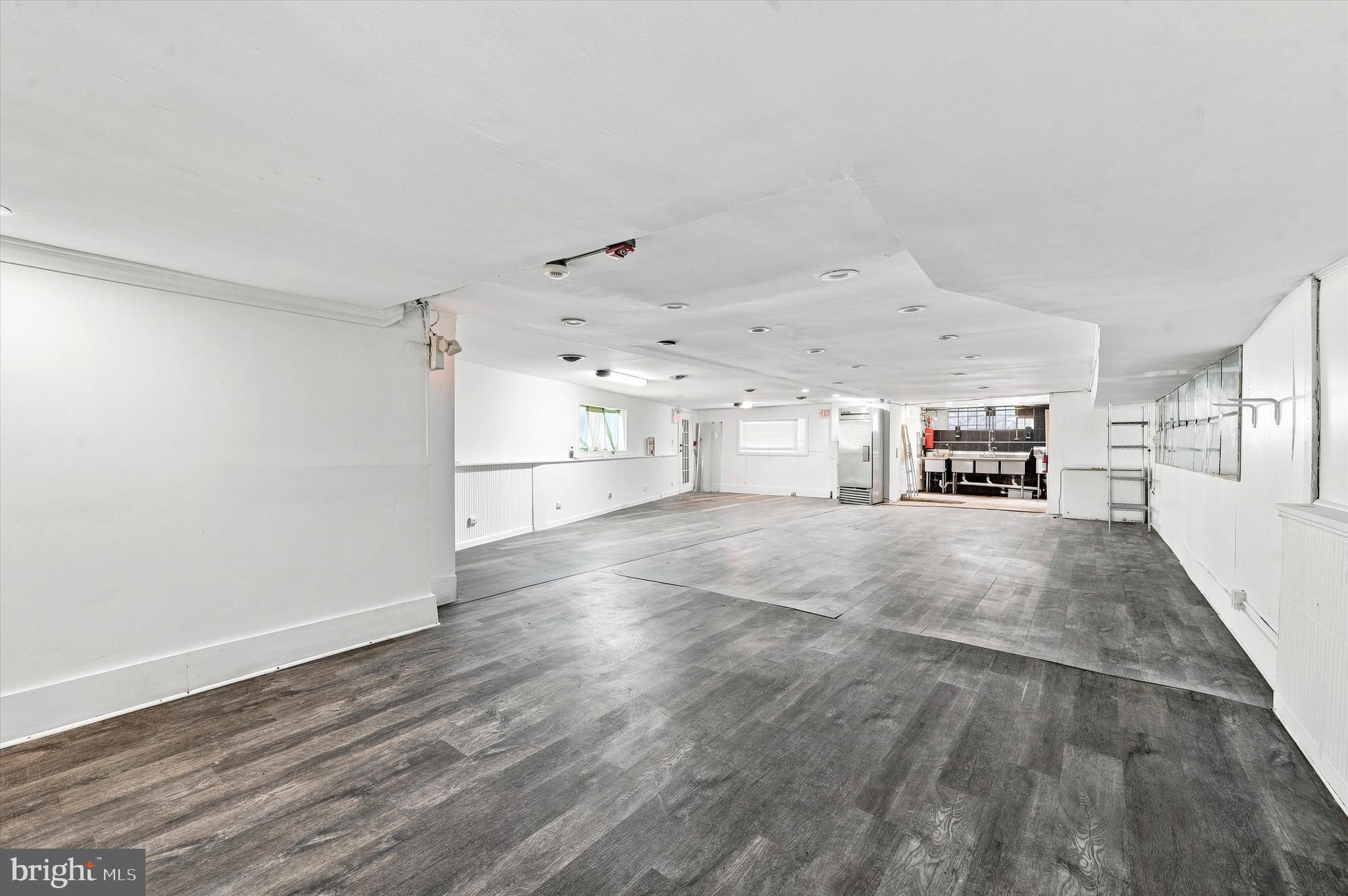 OXFORD CIRCLE - Residential