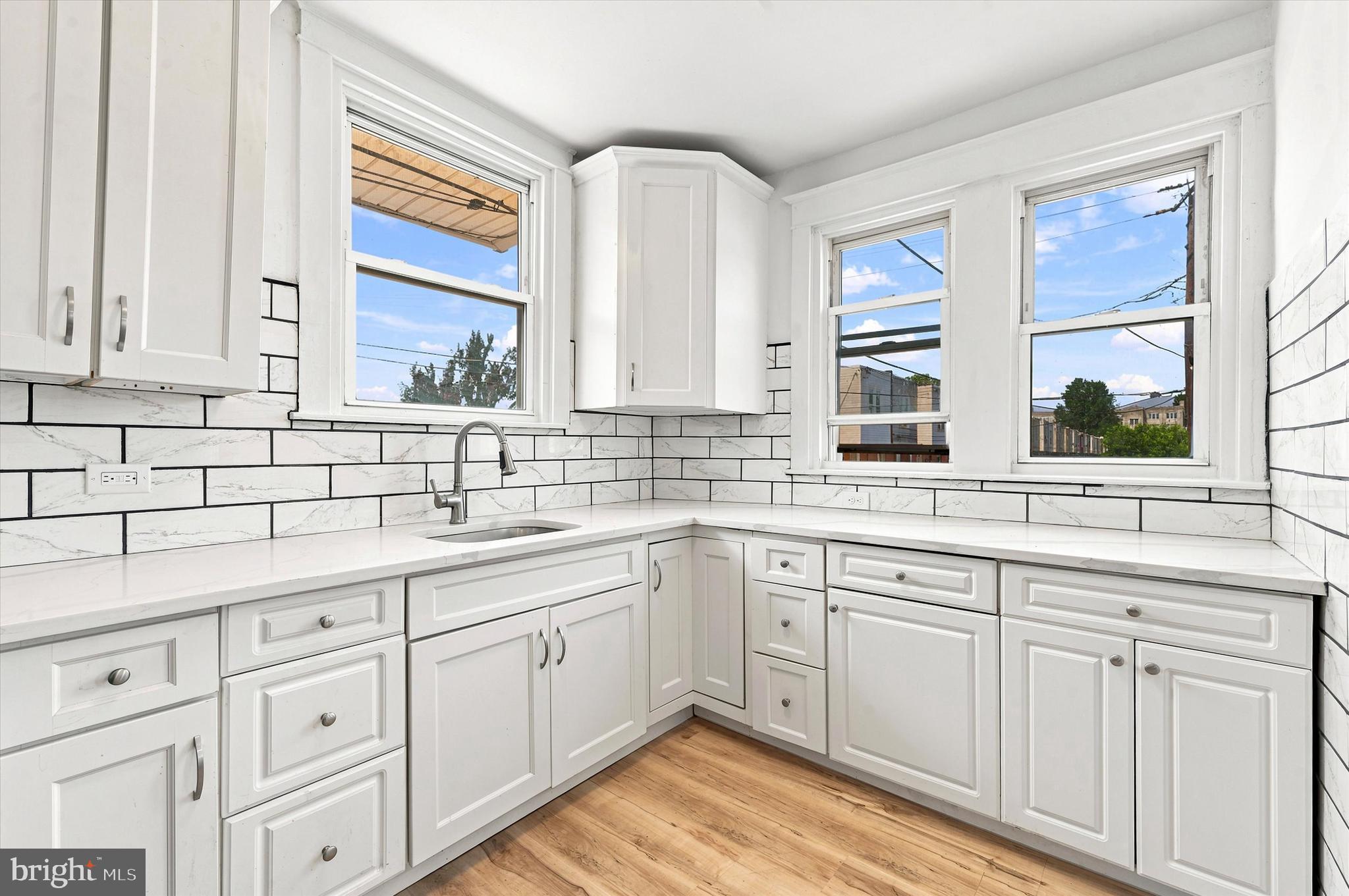 OXFORD CIRCLE - Residential