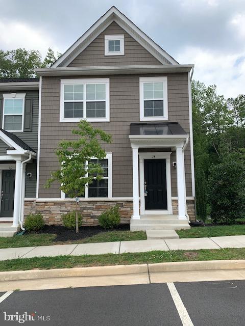 3 level luxury townhome! End unit with 4 bedrooms & 3.5 baths. Gourmet kitchen with granite counters and stainless appliances. Features include a stunning electric fireplace, nine foot ceilings on the main level, hardwood floors, luxury owner bath and much more! Great south Stafford location convenient to Leeland VRE train station and I-95. Pets are considered case by case.   Available 1/27/24.