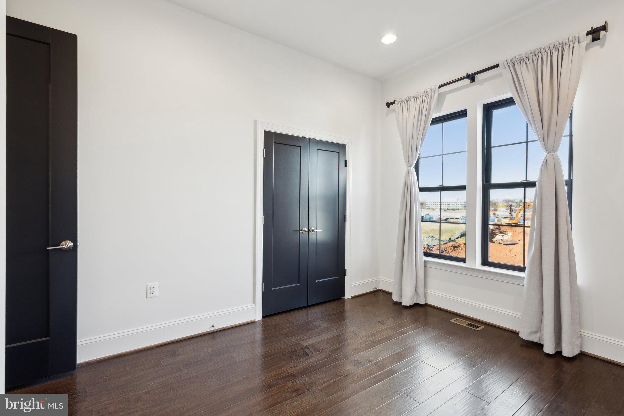 ONE LOUDOUN - Residential