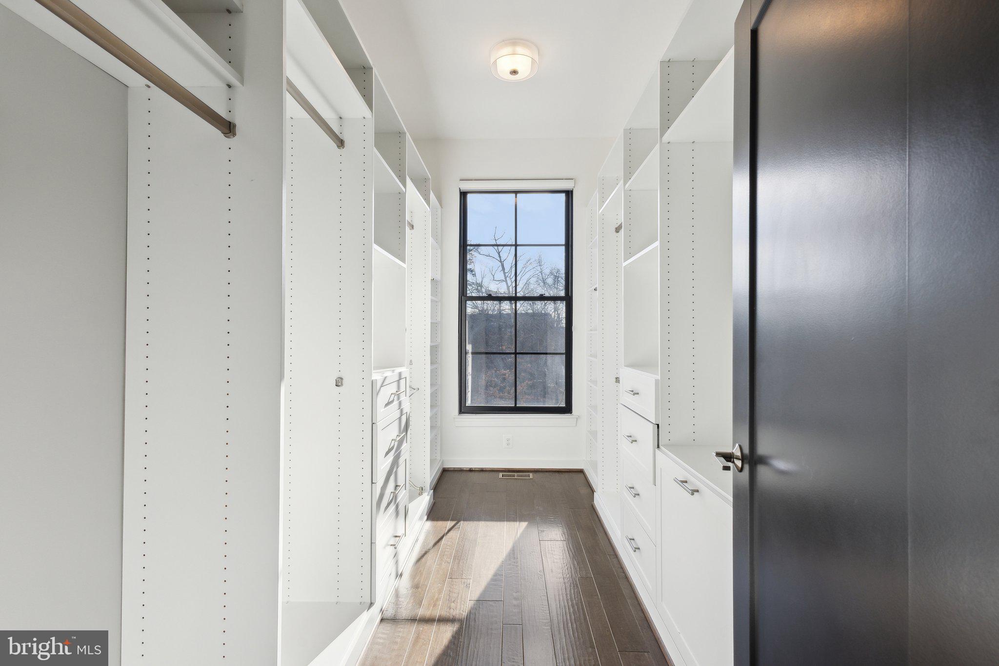 ONE LOUDOUN - Residential