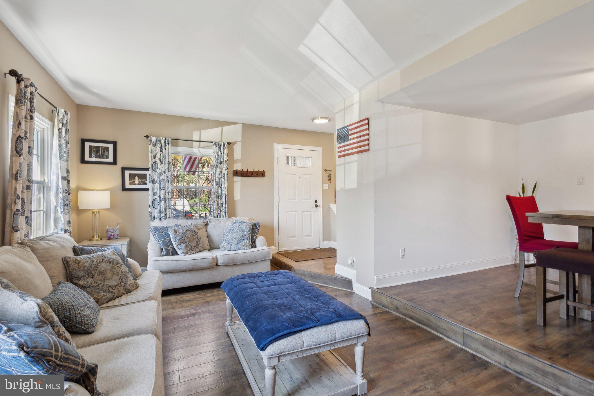 ROYAL COURT - Residential