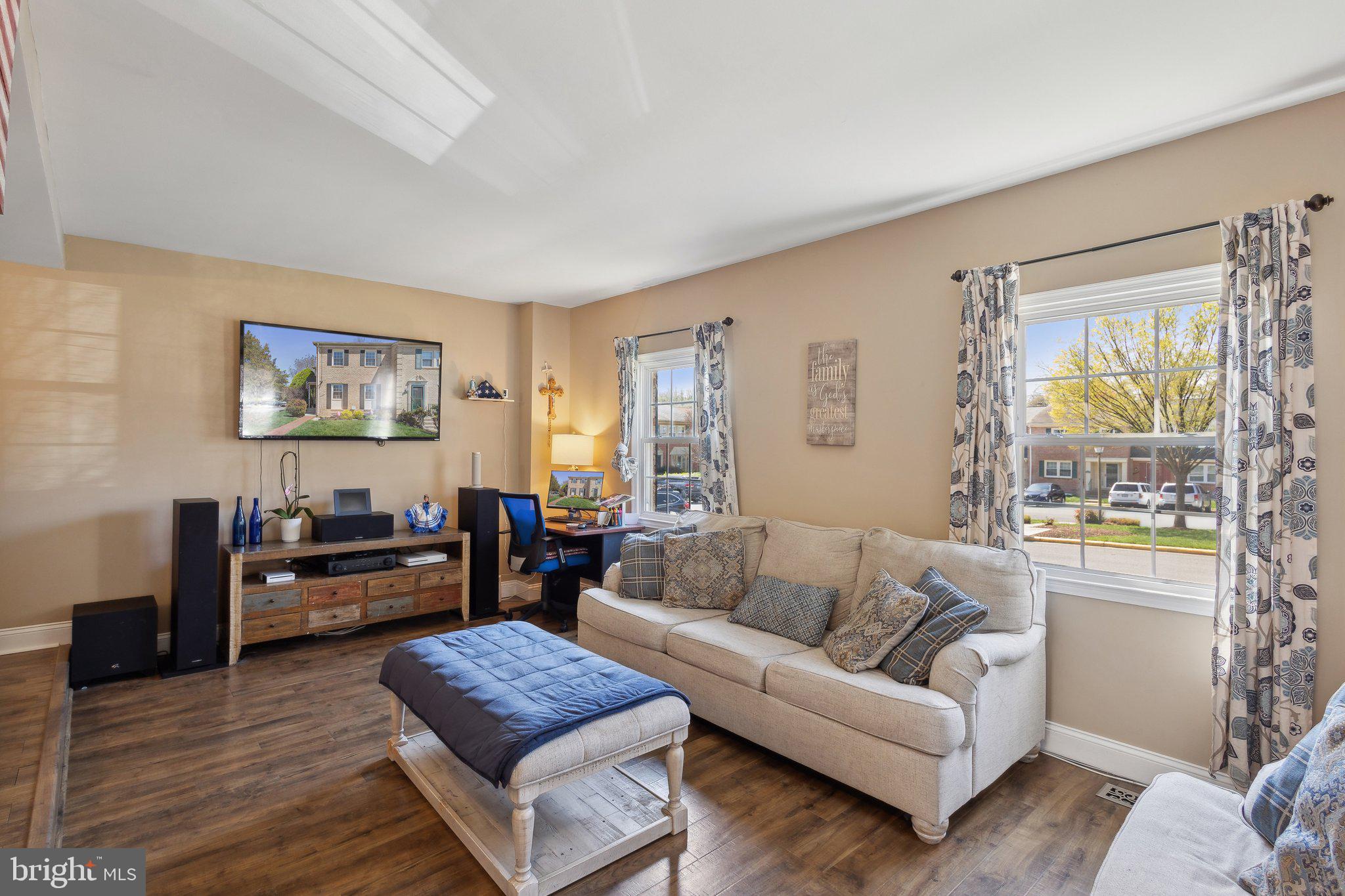 ROYAL COURT - Residential