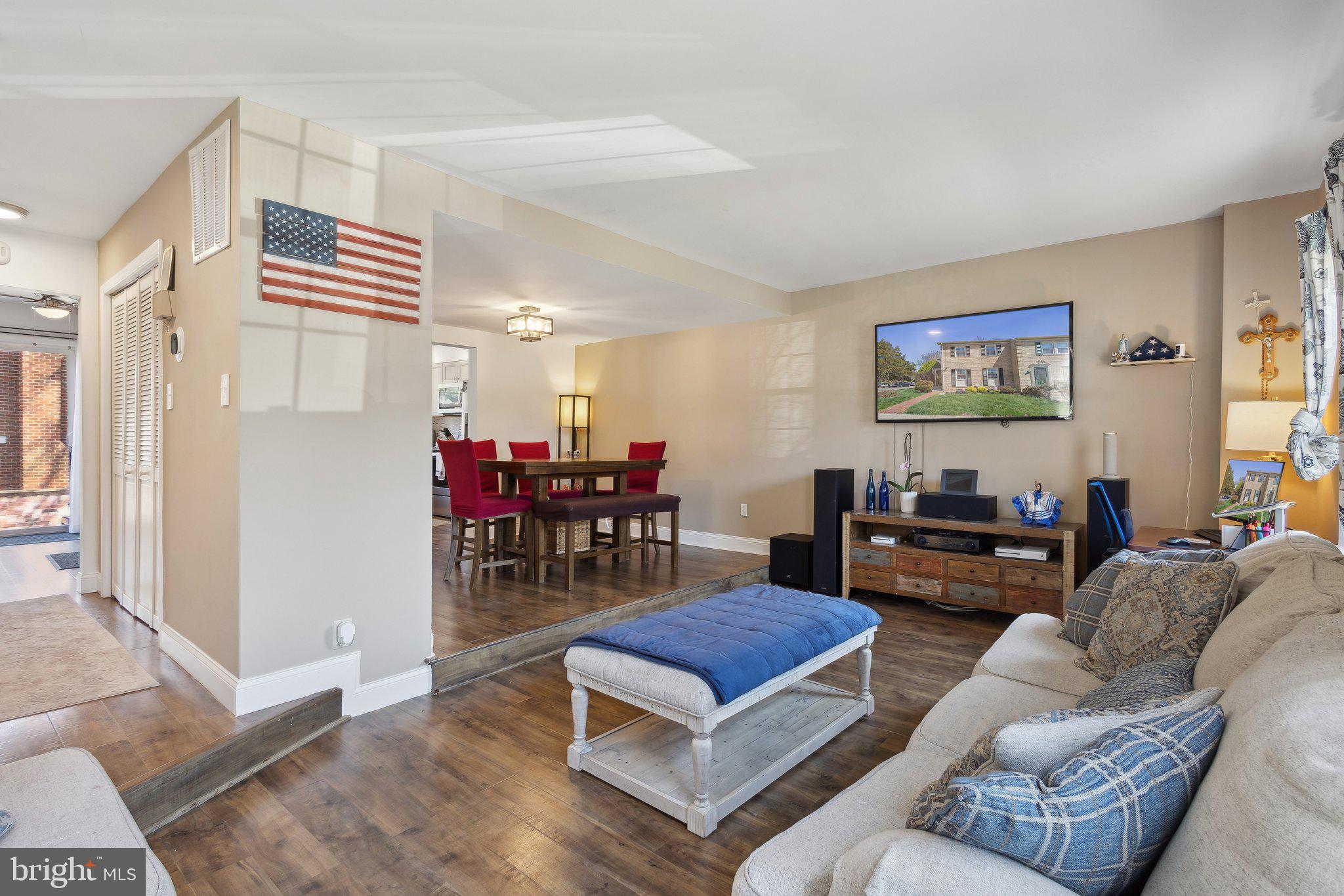 ROYAL COURT - Residential