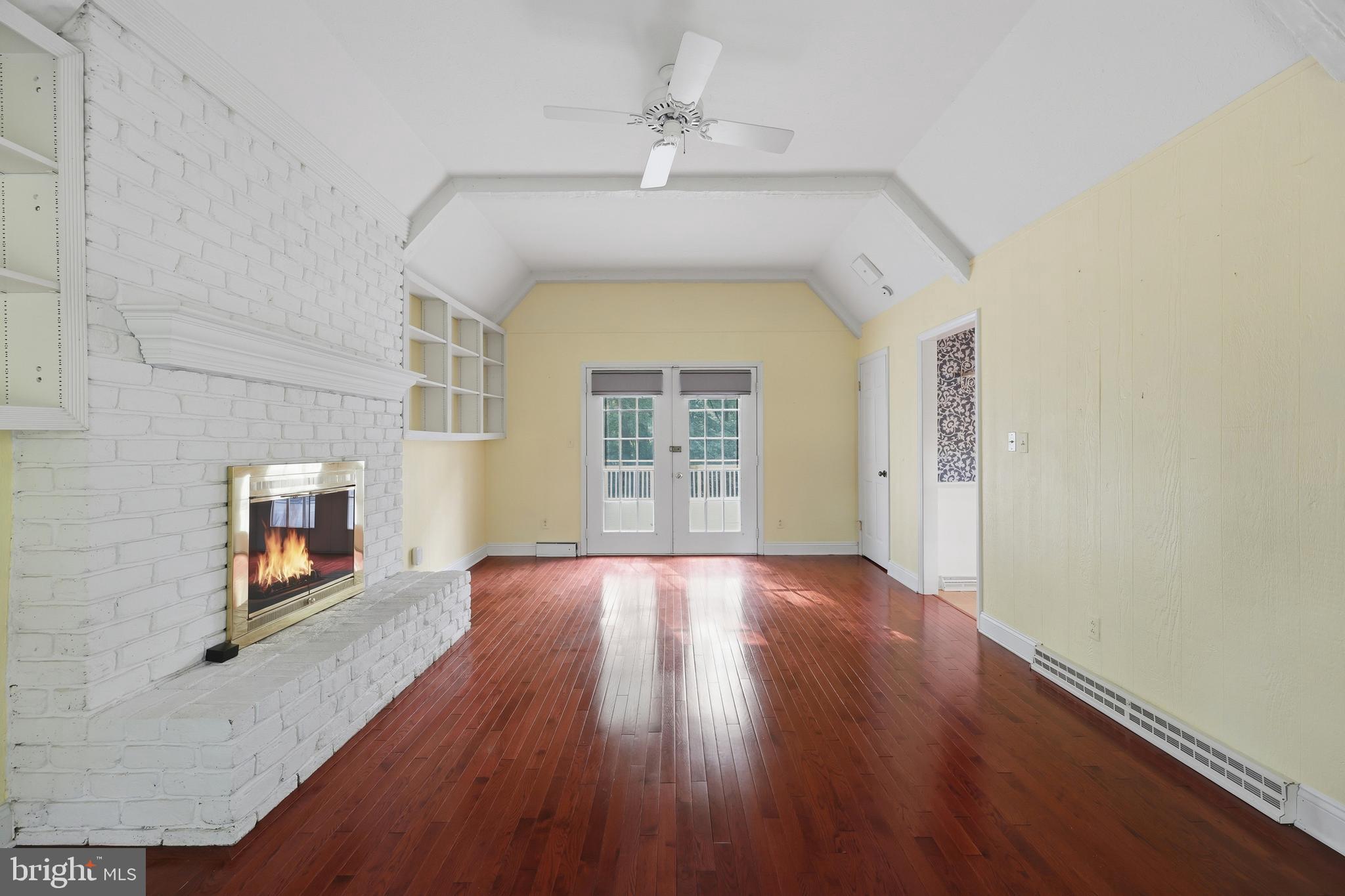 WOODBRIER MANOR - Residential