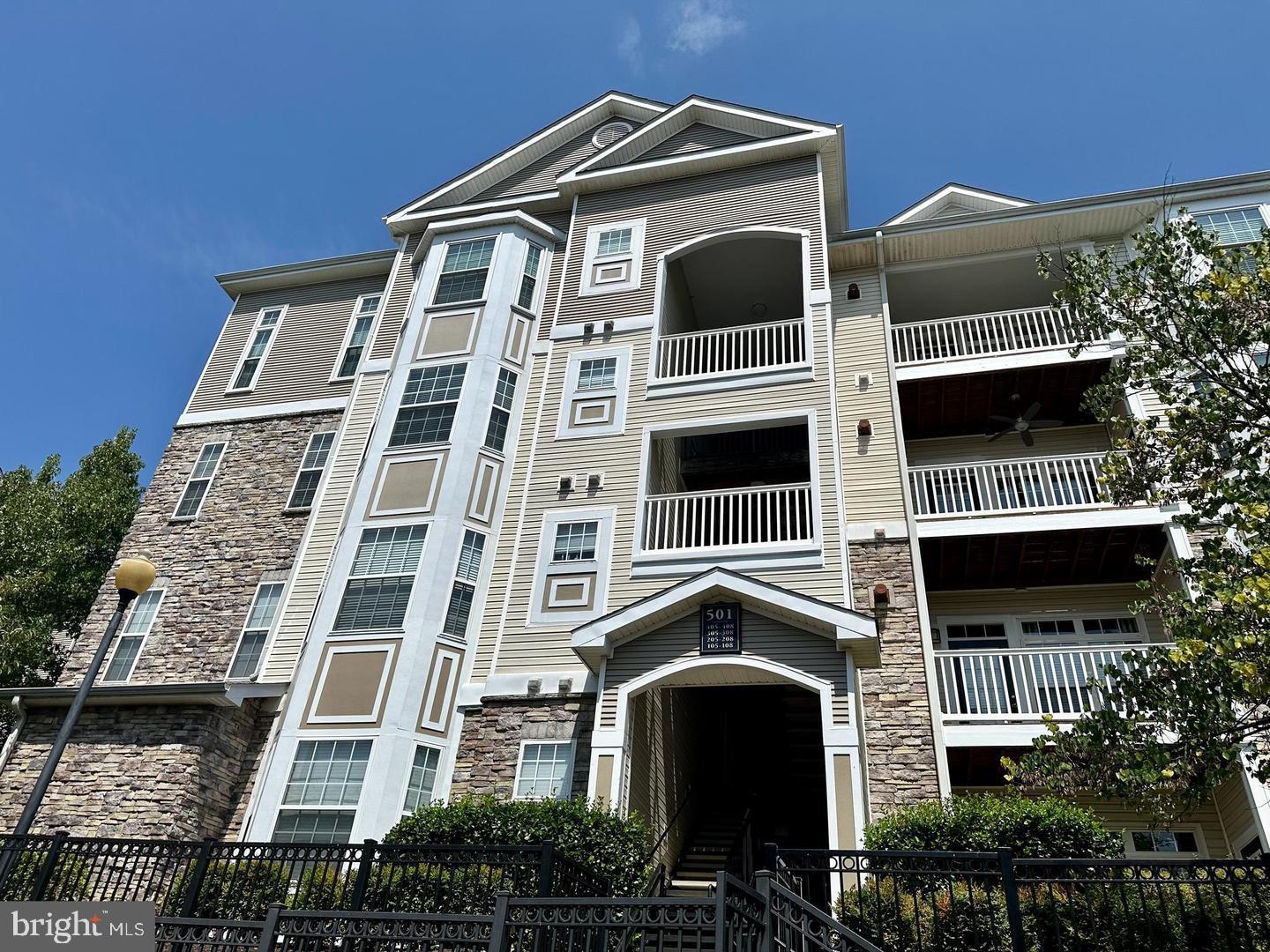 STRATFORD CLUB - Residential Lease