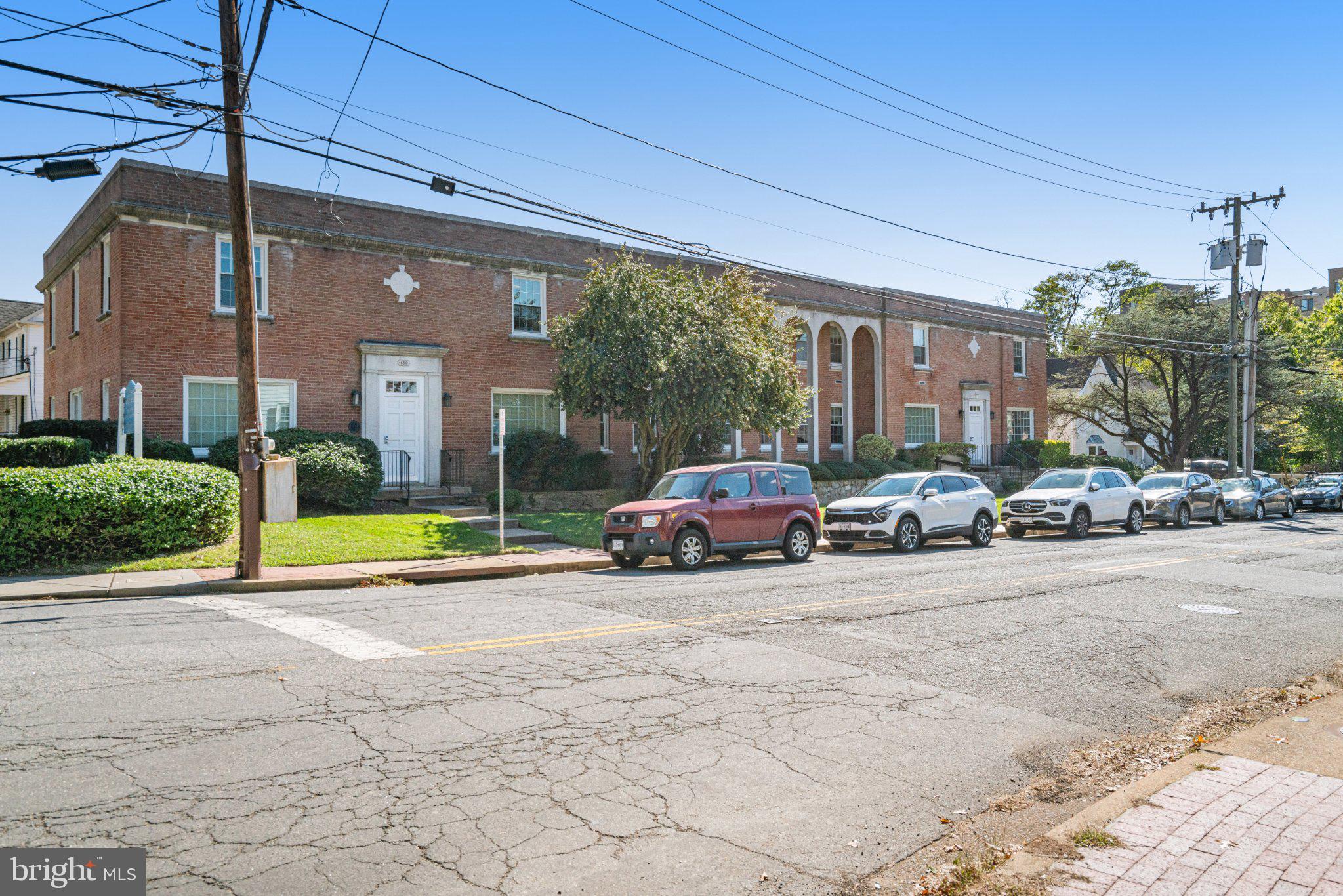 Building in downtown Falls Church City.  Walk to government offices, library, parks, bike/hike trail, restaurants and shops.  Approximately 1 mile to East Falls Church Metro and 1 mile to 66.  Easy access to Washington DC. Great opportunity for investor or owner/occupant.